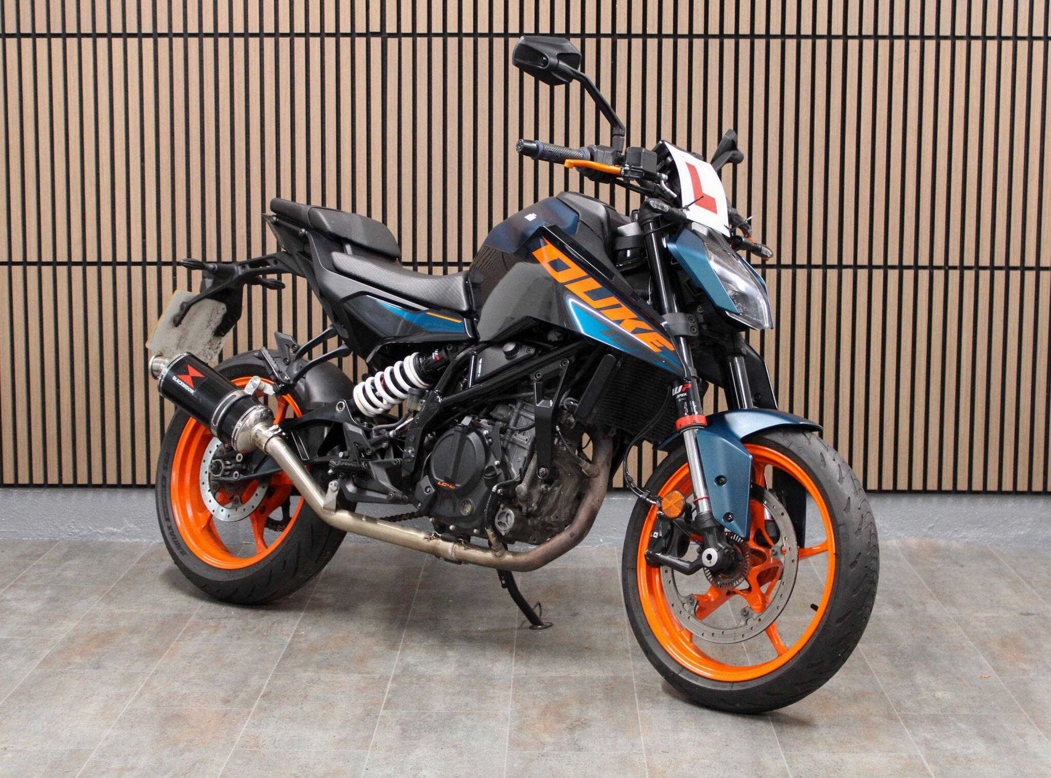 125 Replica Duke Rs 125 2025 Aprilia RS 125 GP Replica First Look: Fast Facts