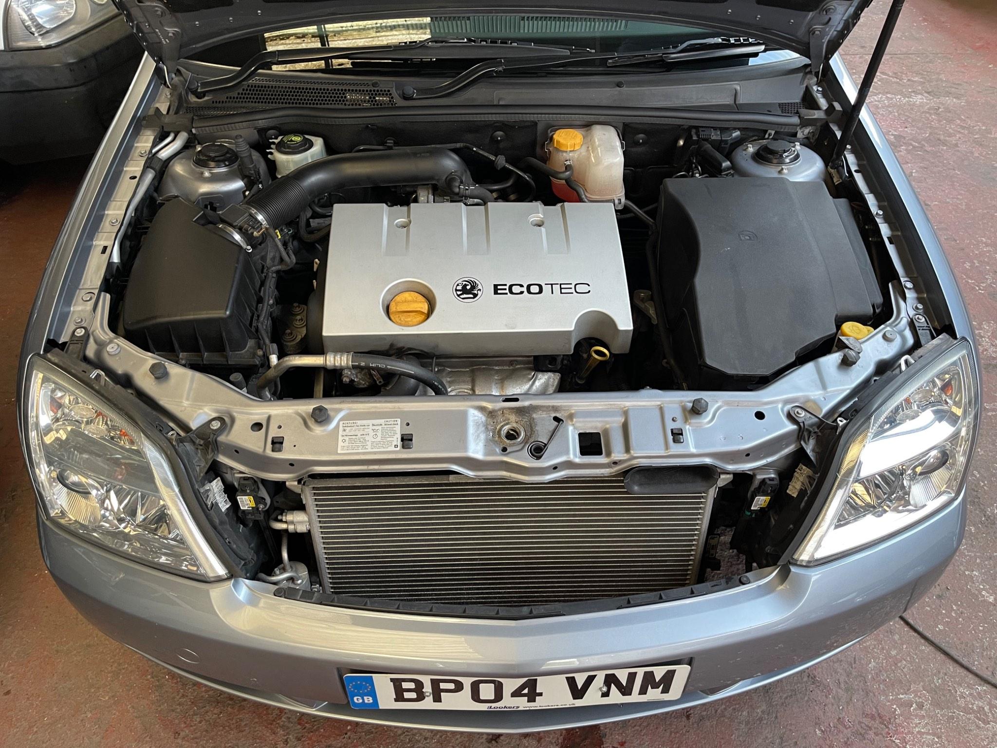2002 Opel Vectra C. Start Up, Engine, and In Depth Tour. 