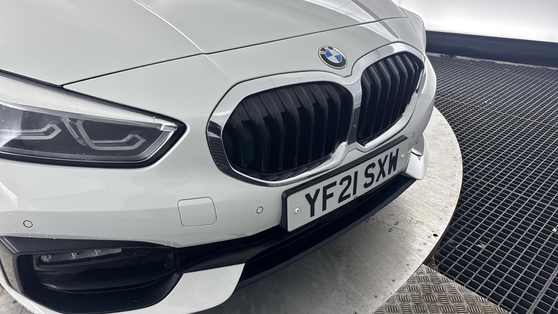 BMW 1 Series view 26