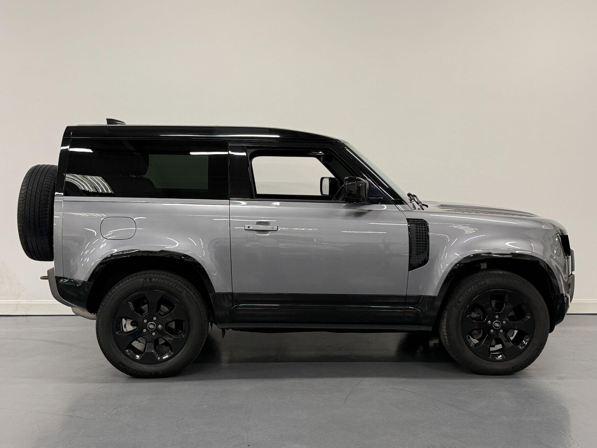 Land Rover Defender 90 view 7