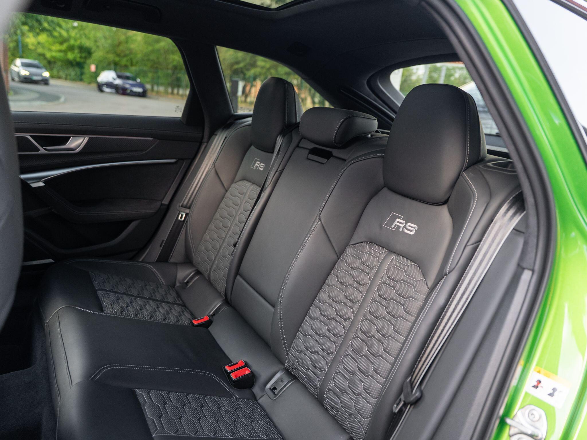Audi RS6 Avant view 52