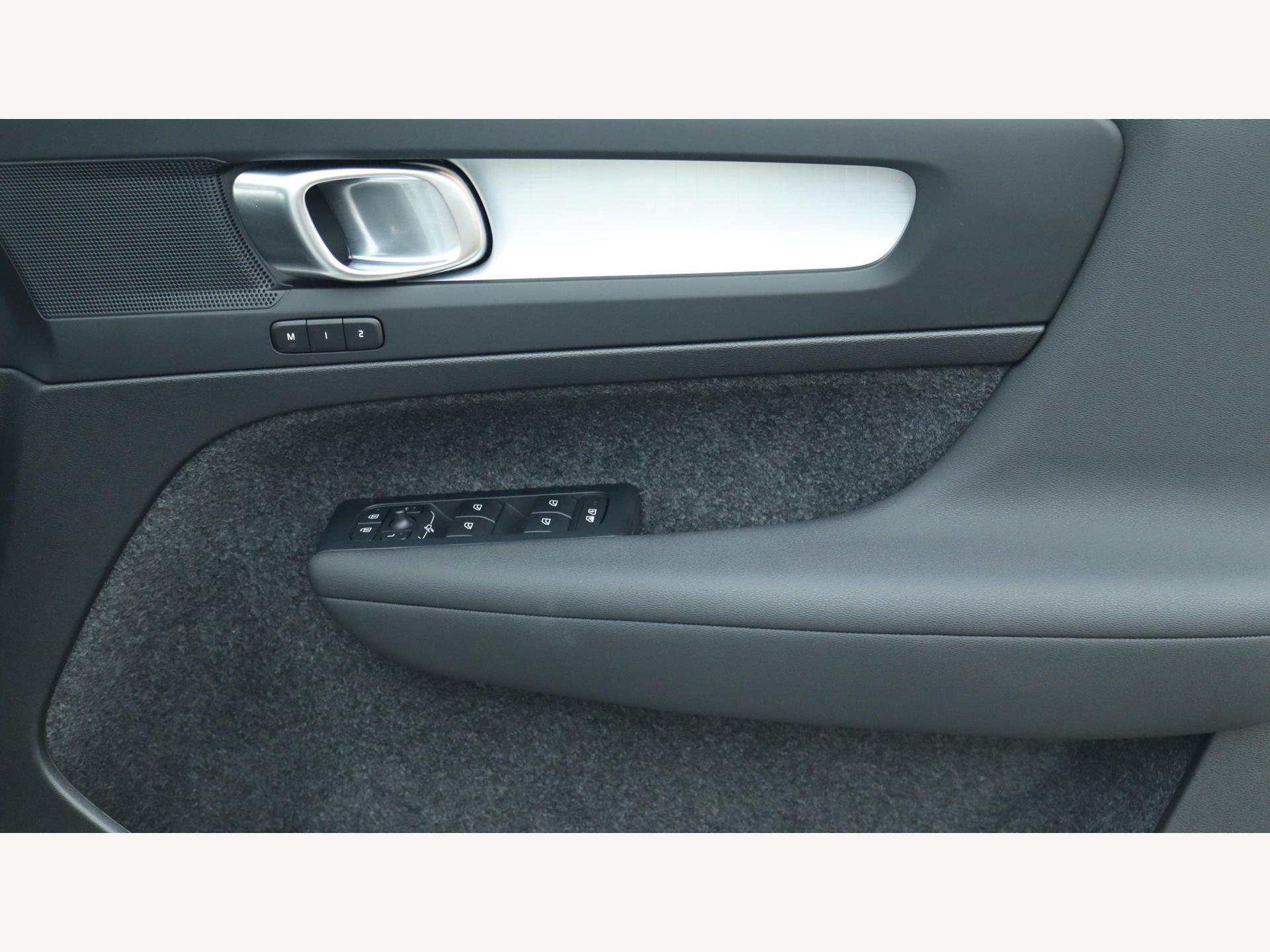 Volvo XC40 view 28