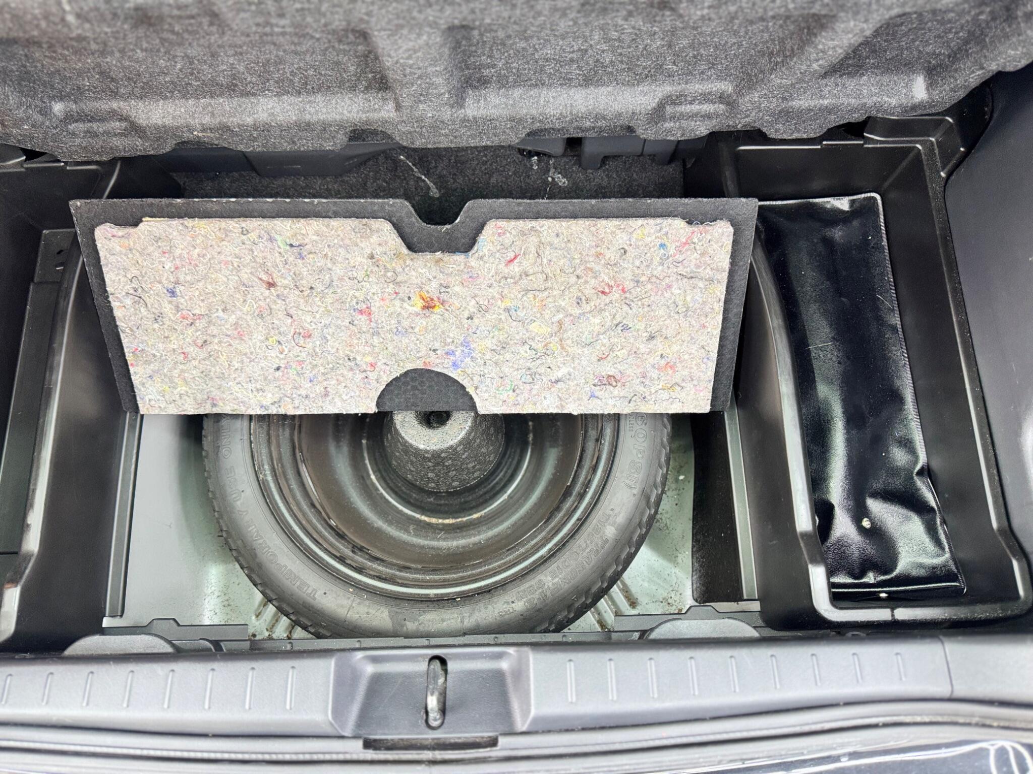 Toyota Yaris view 24