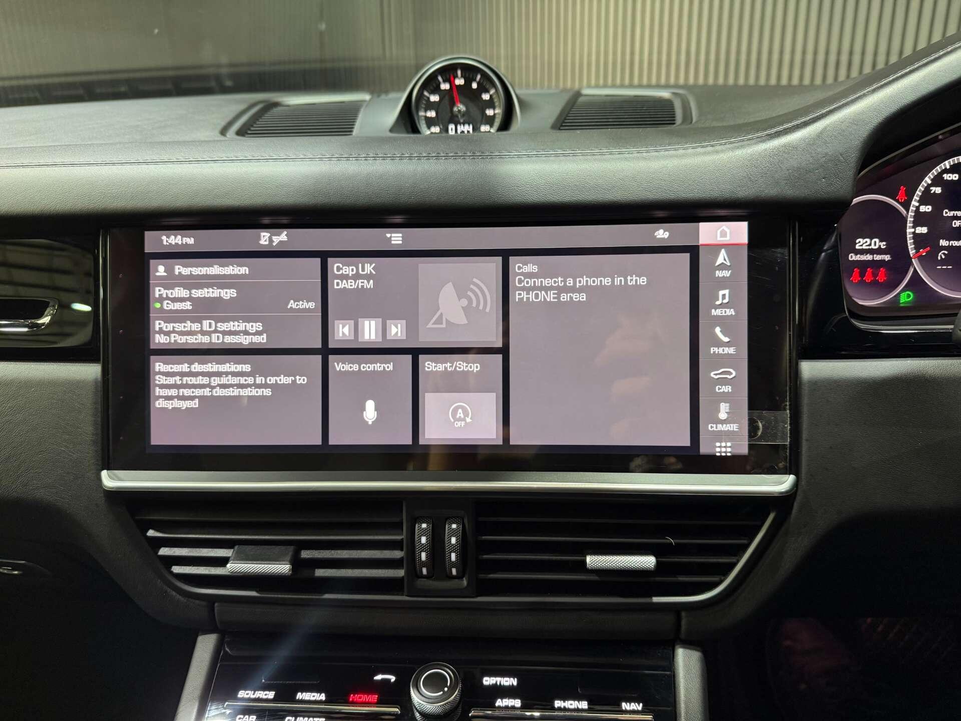 Porsche Cayenne view 39