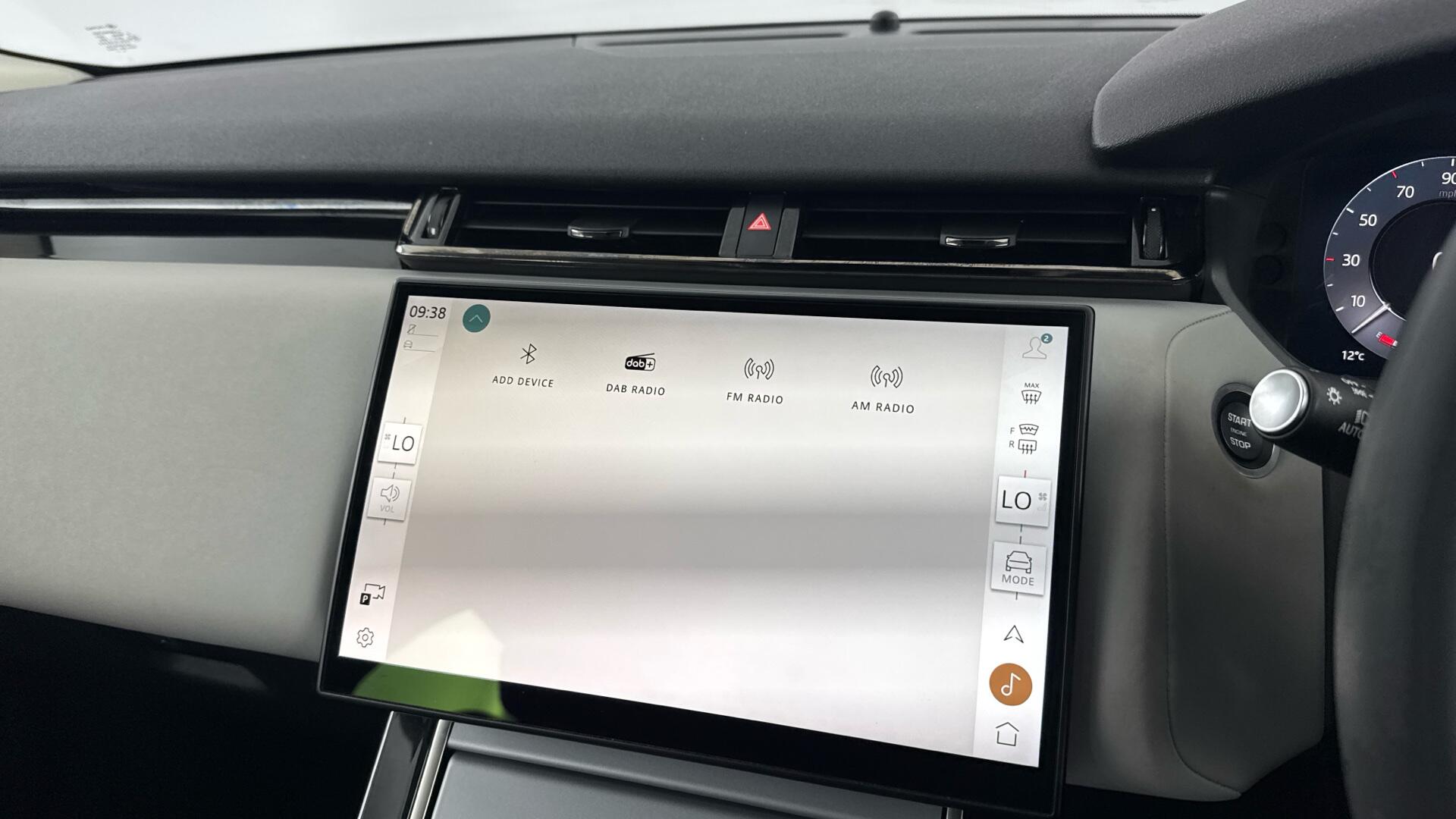 Land Rover Range Rover Velar view 34