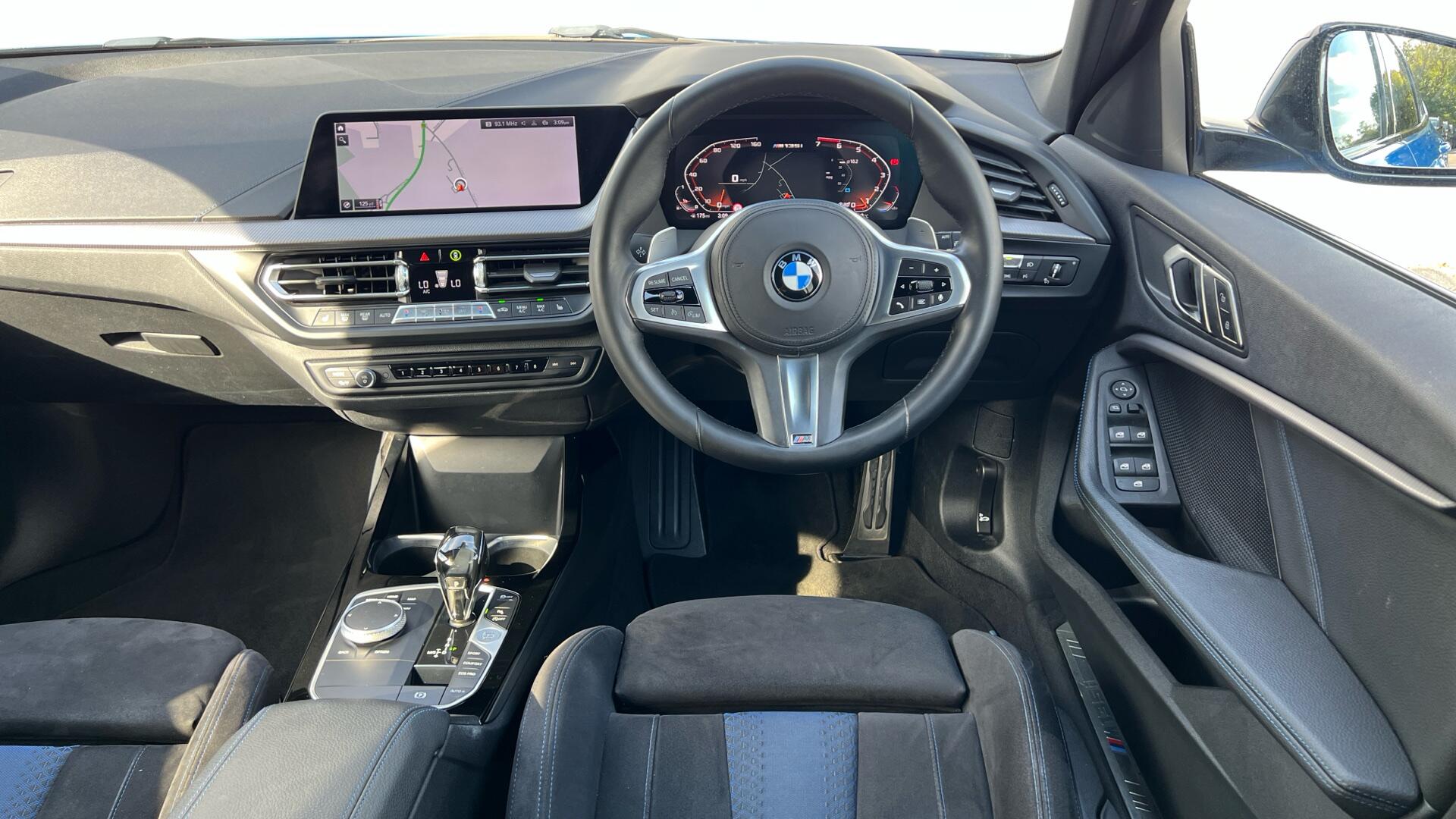 BMW 1 Series view 6