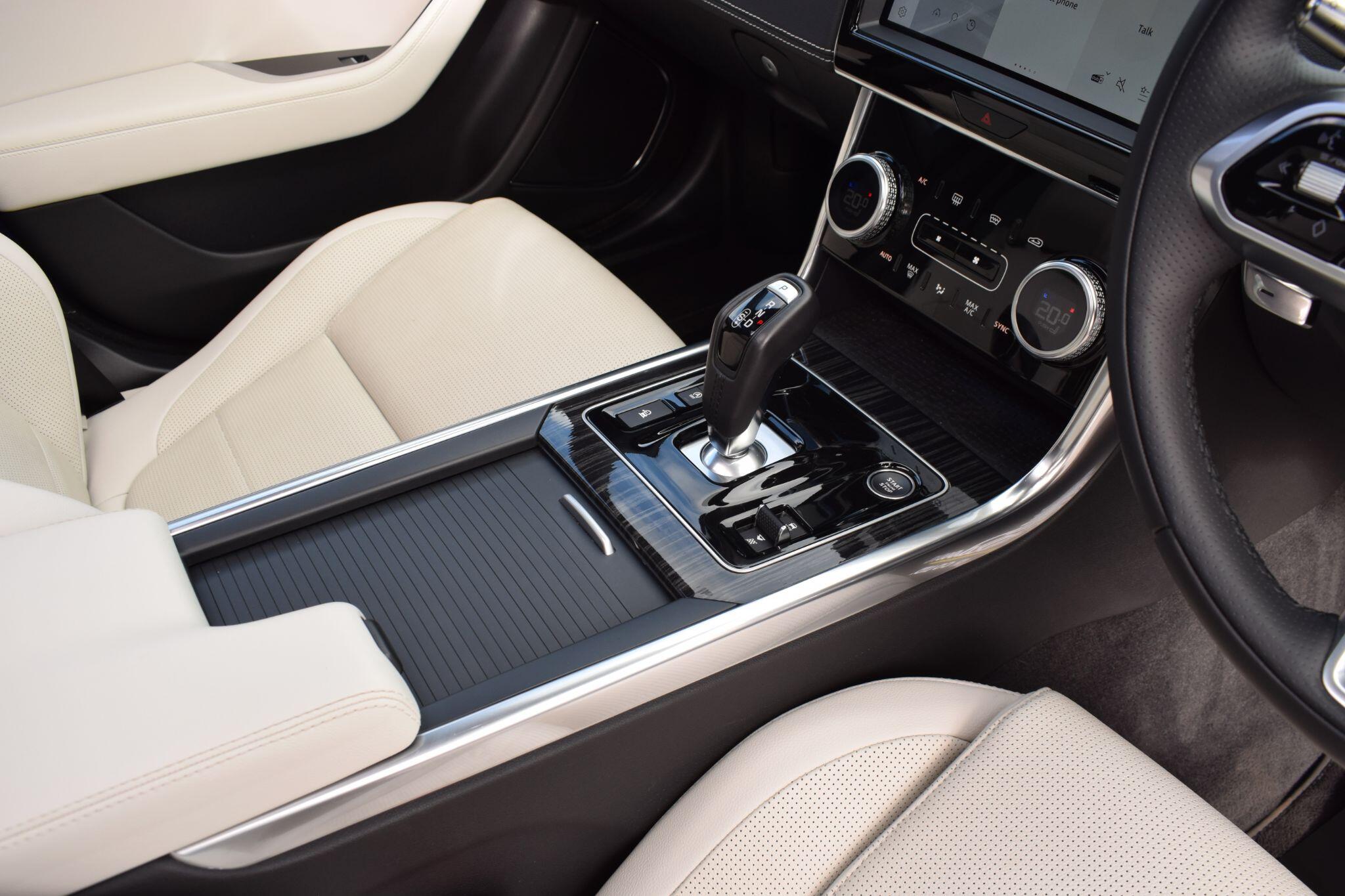 Jaguar Xe view 11