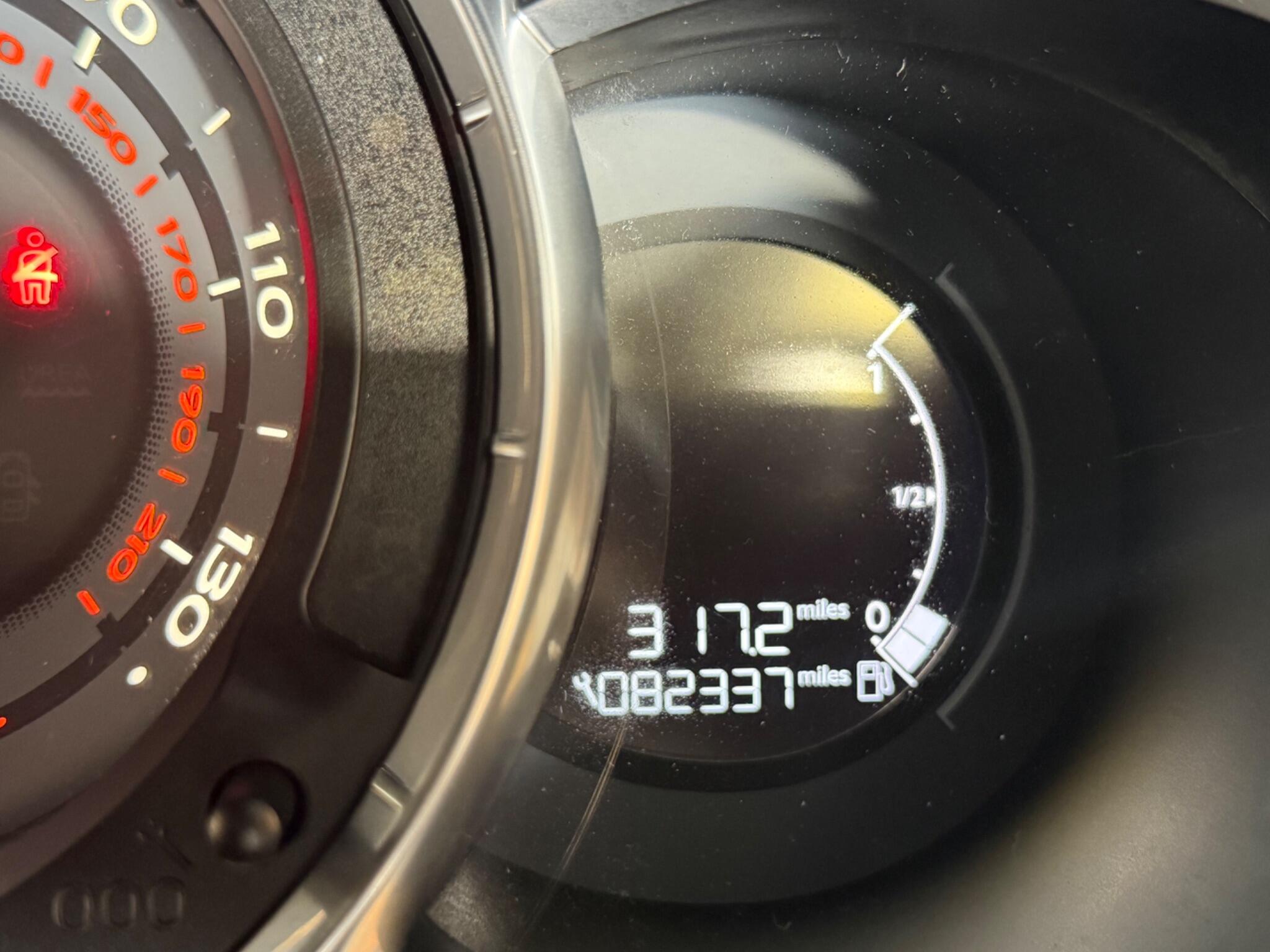 DS Automobiles DS 3 view 16