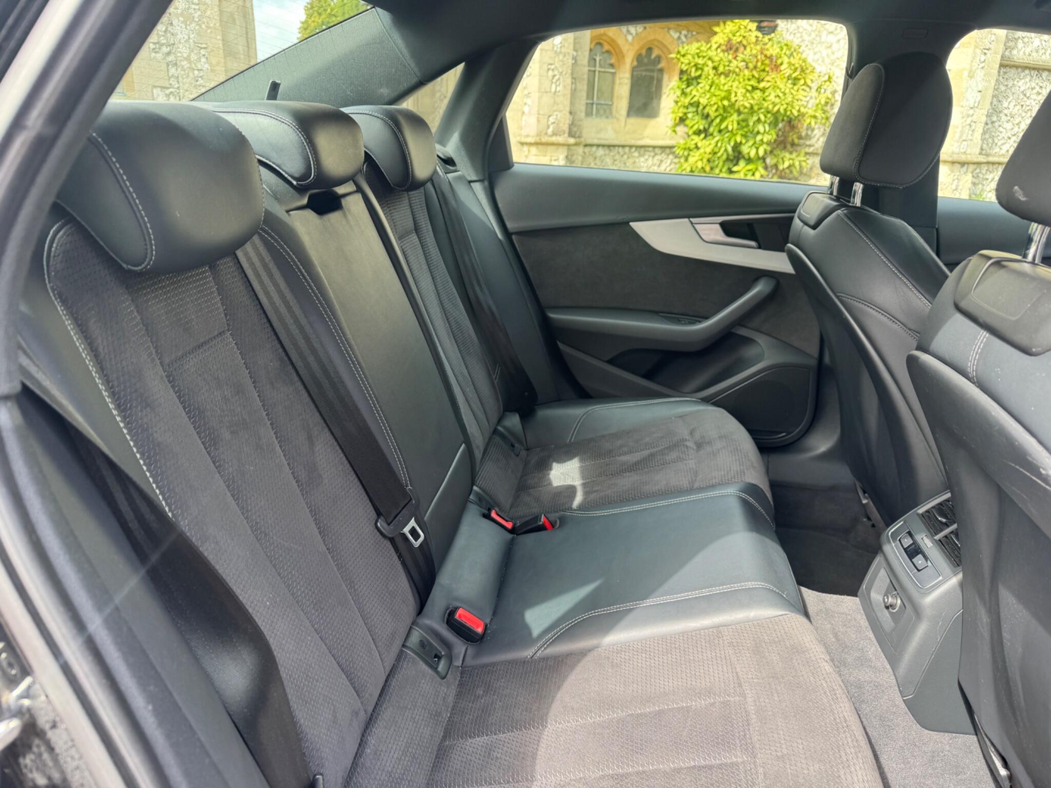 Audi A4 view 32