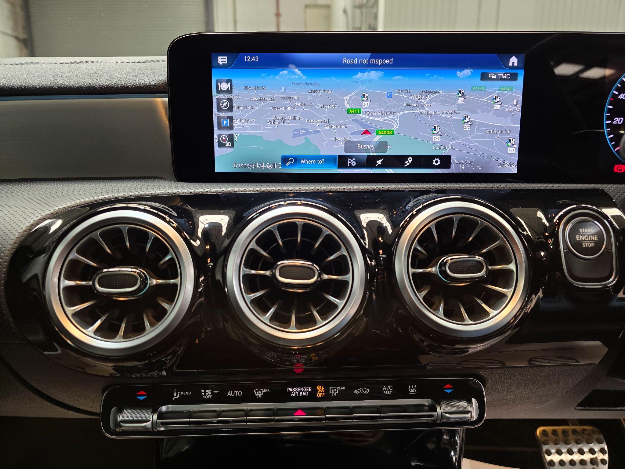 Mercedes-Benz Cla view 9