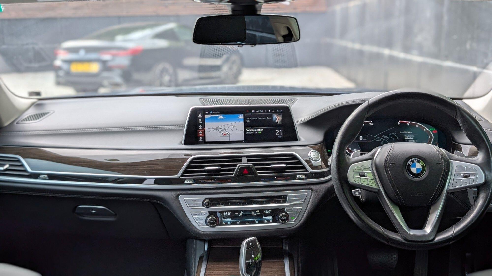 BMW 7 Series view 10