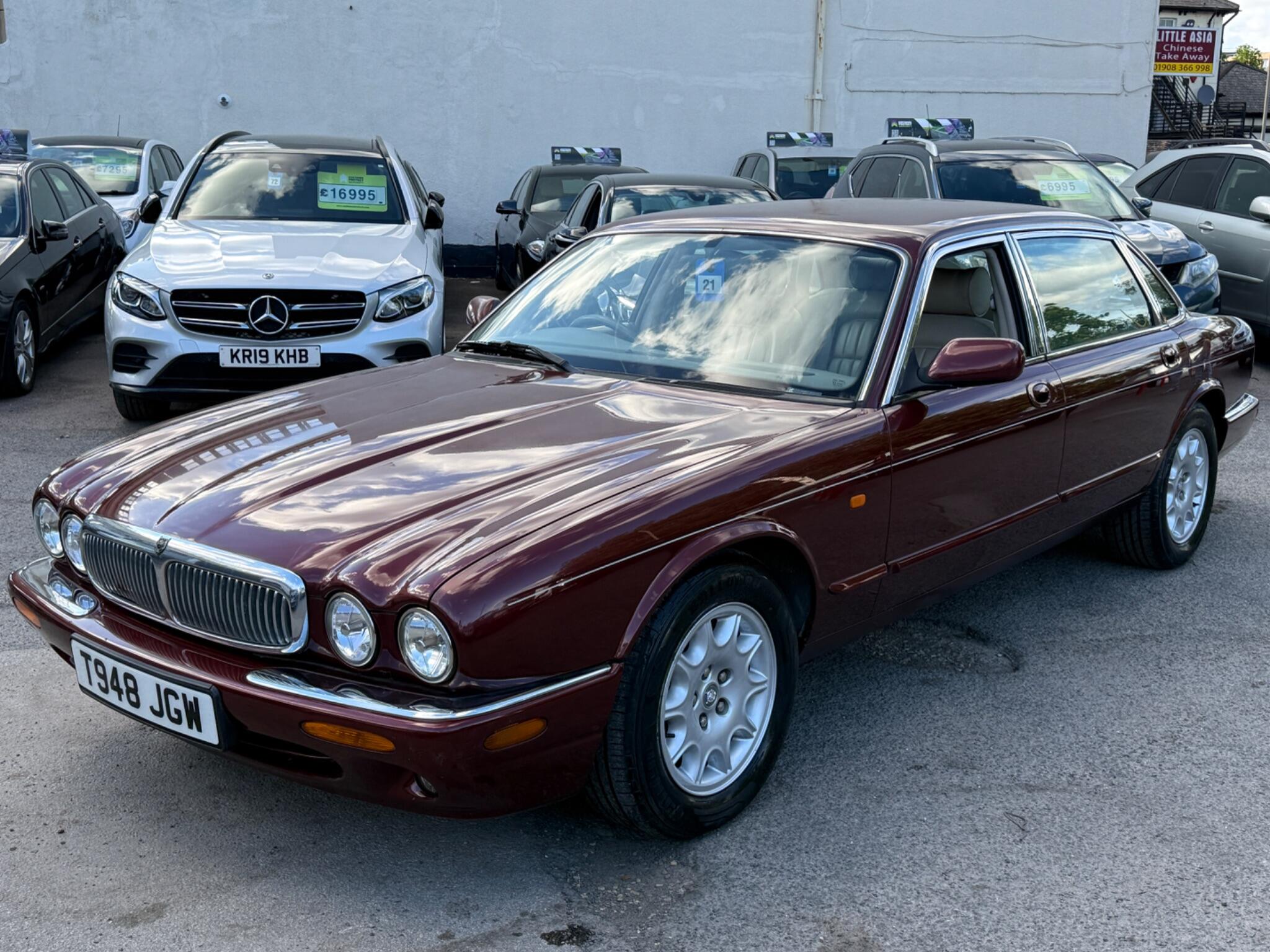 Jaguar XJ - Image 7