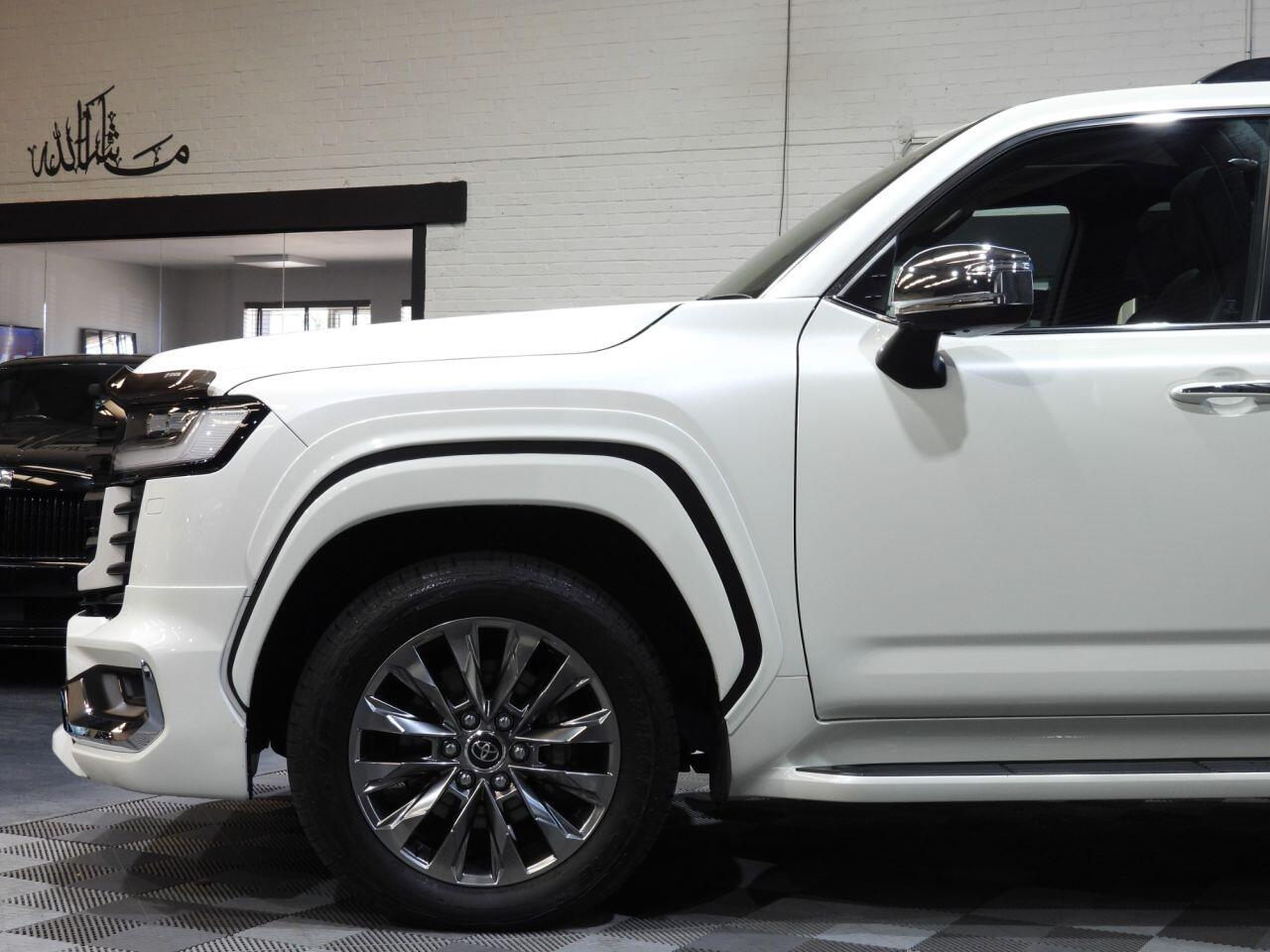 Toyota Land Cruiser view 2