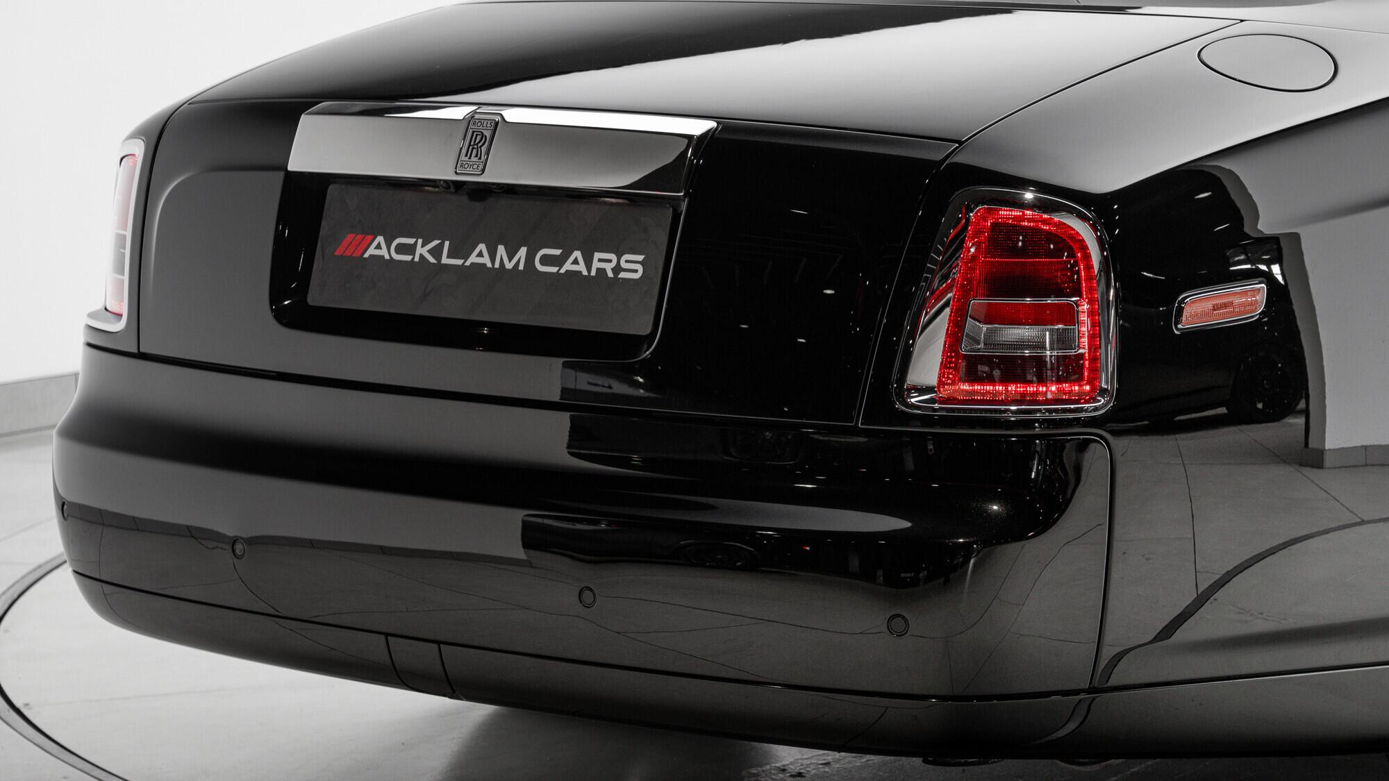 Rolls-Royce Phantom view 37