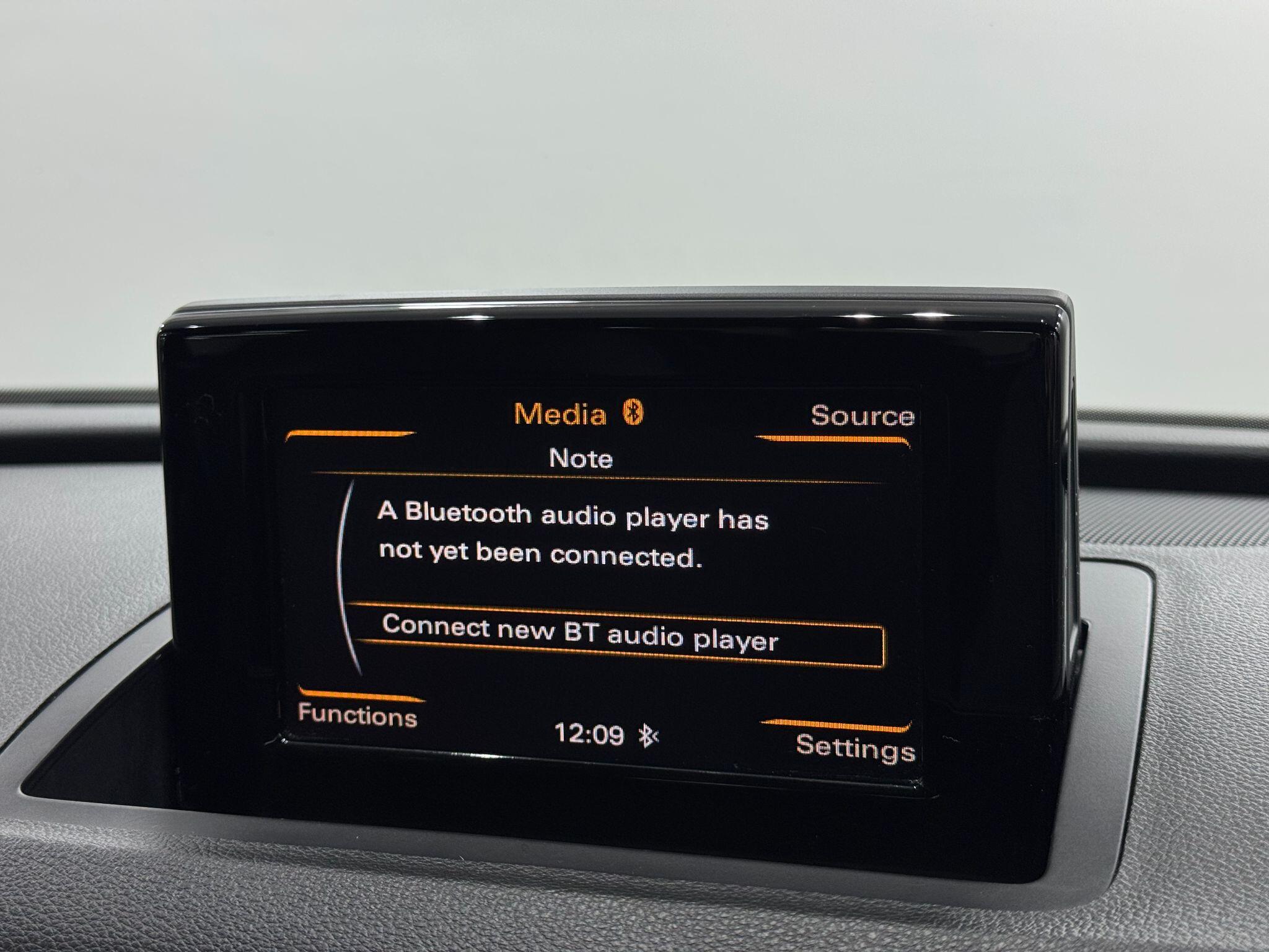 Audi Q3 view 33