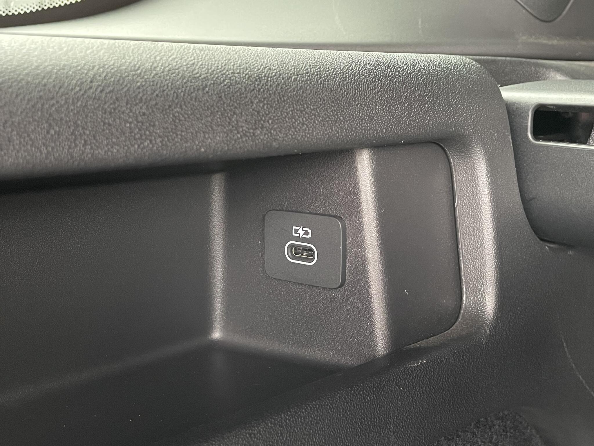 Land Rover Discovery Sport view 54