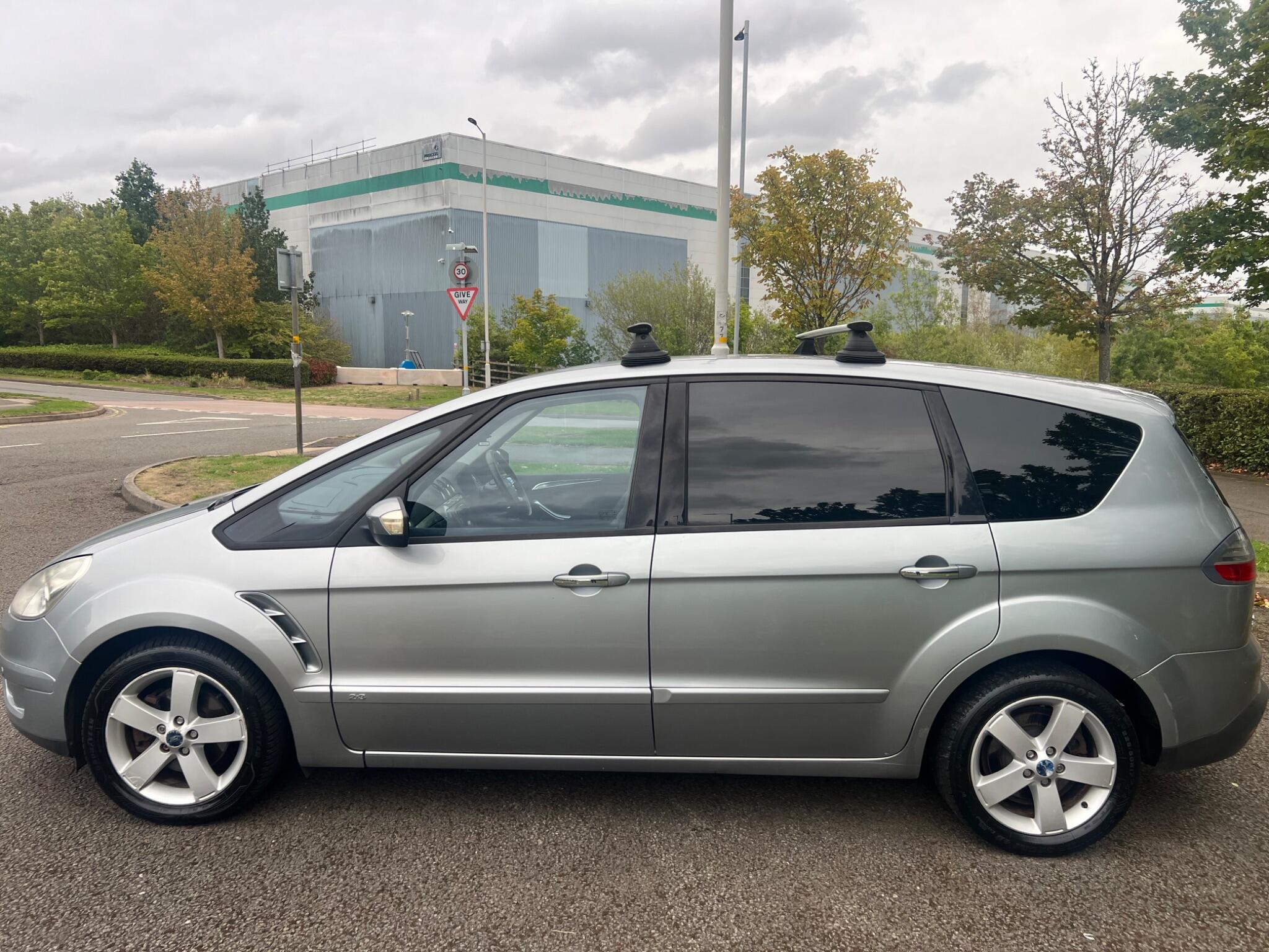 Ford S-Max view 5