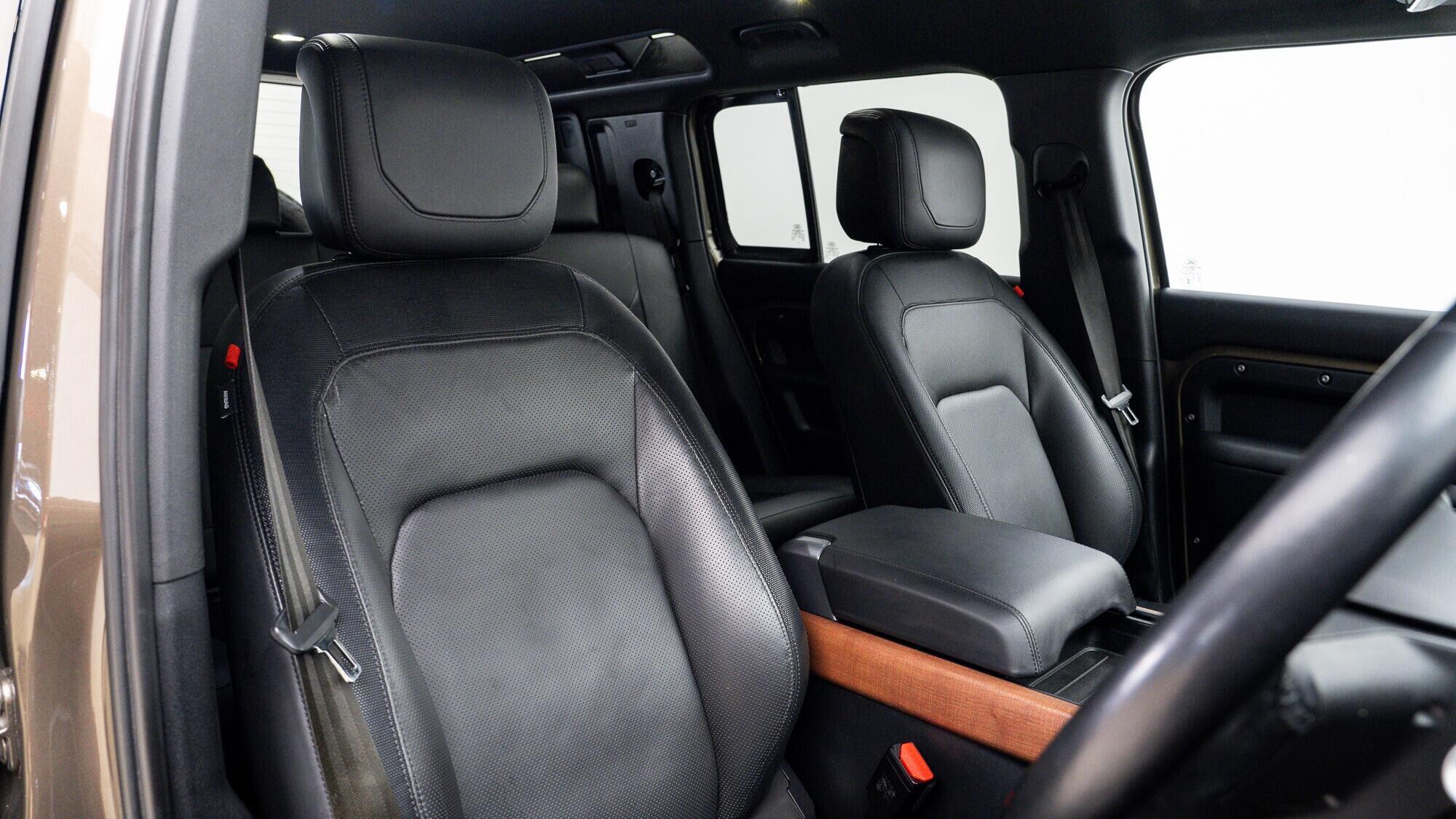 Land Rover Defender view 6