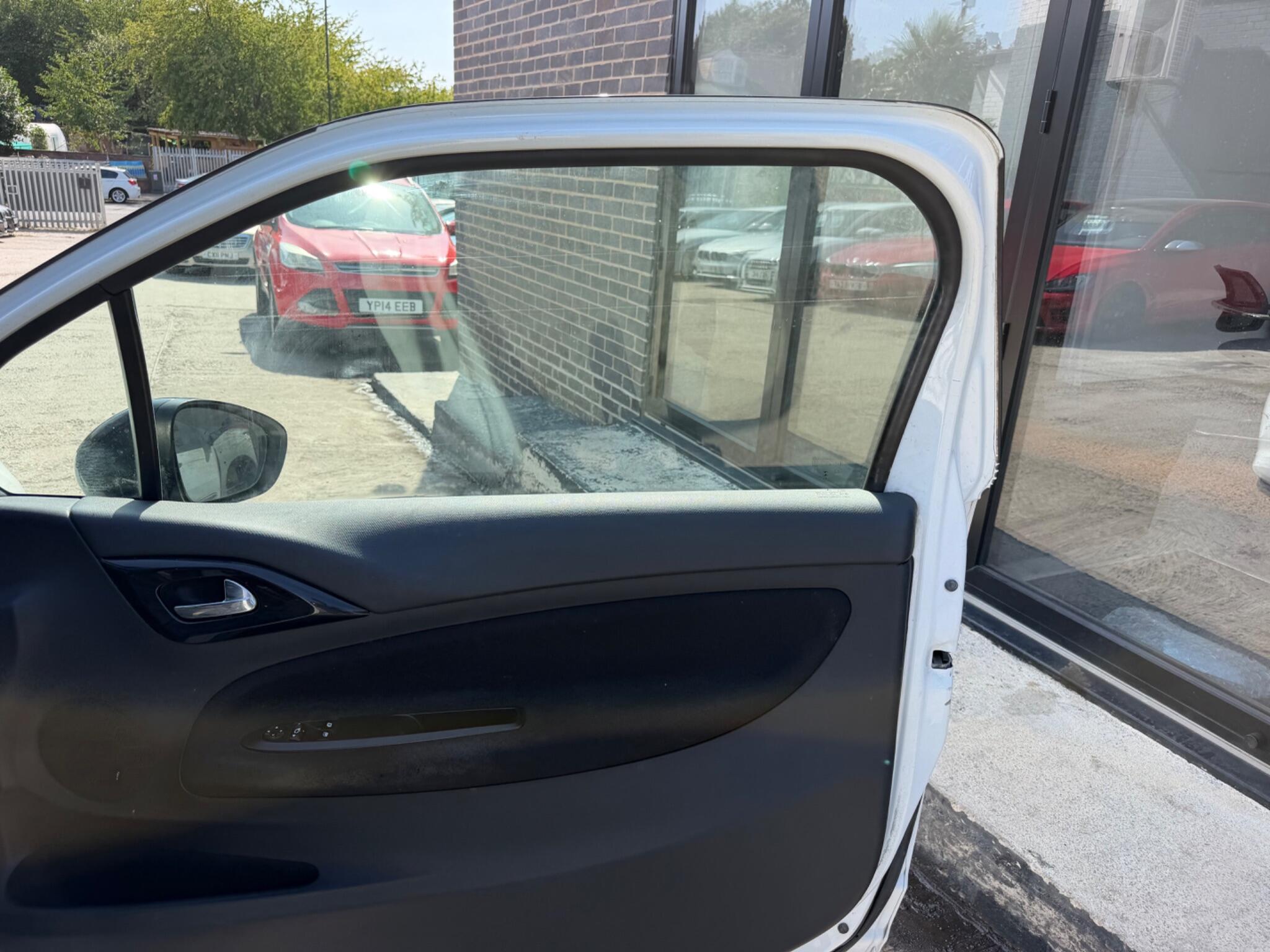 Citroen DS3 view 9