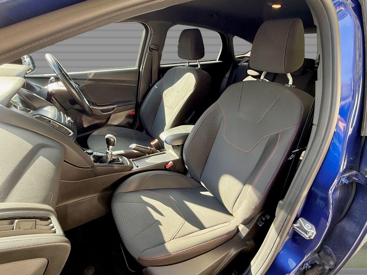 Ford Focus view 23