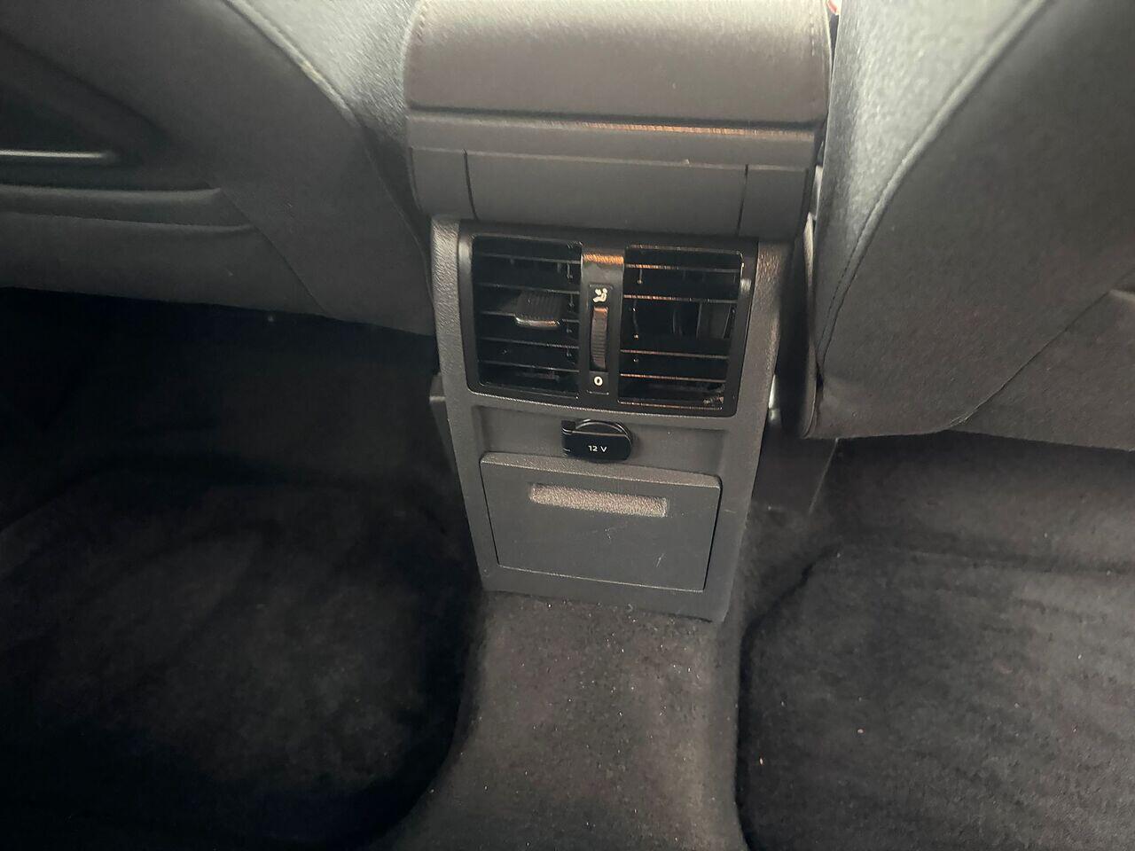 Volkswagen Touran view 23