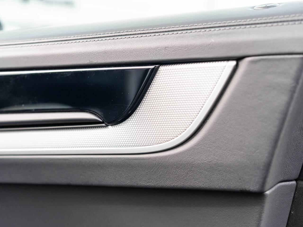 Porsche Cayenne view 29