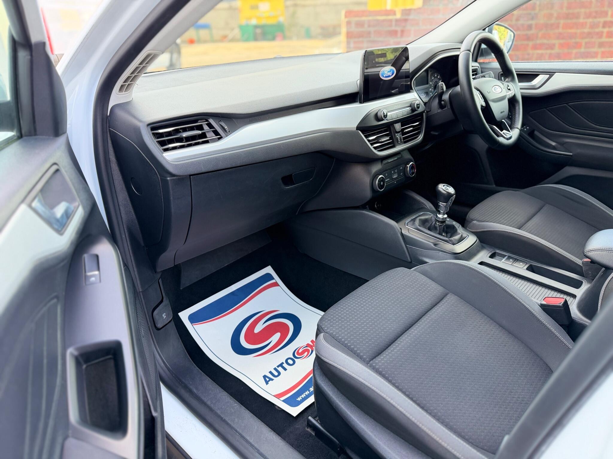 Ford Focus view 14