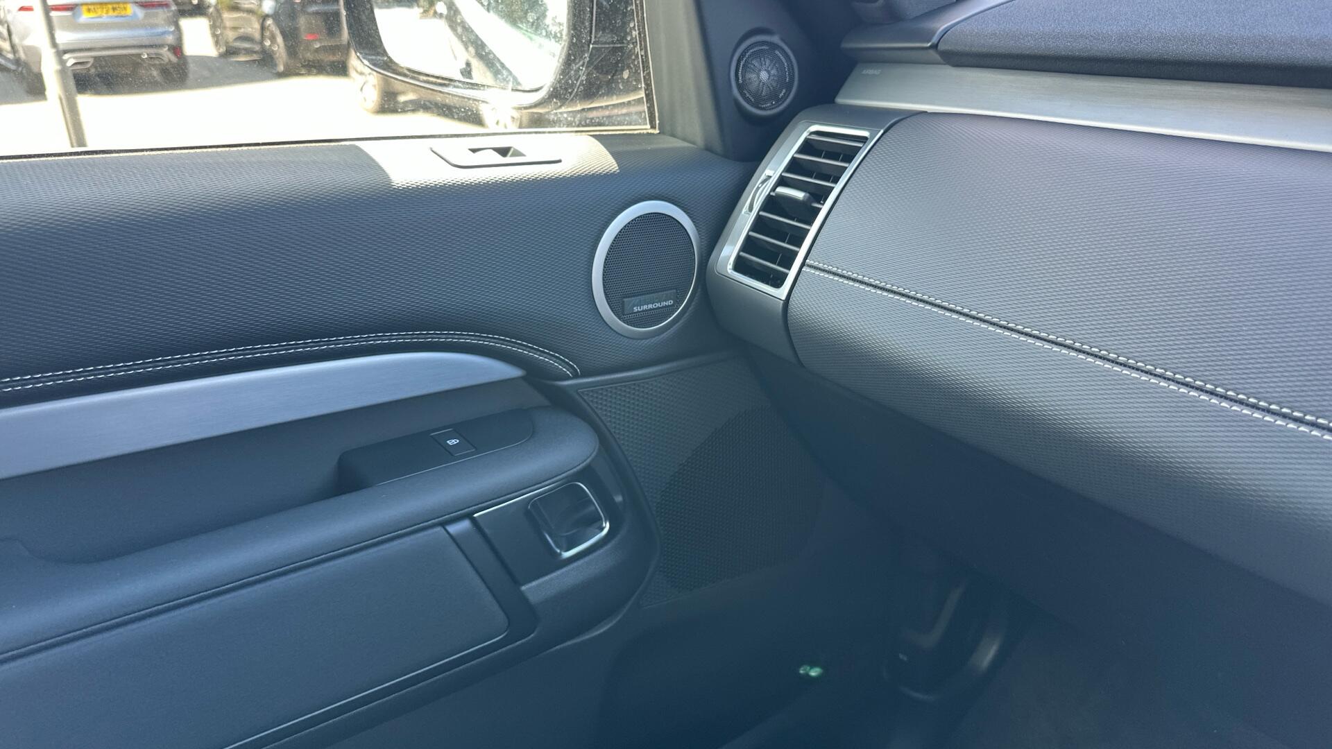 Land Rover Discovery view 65