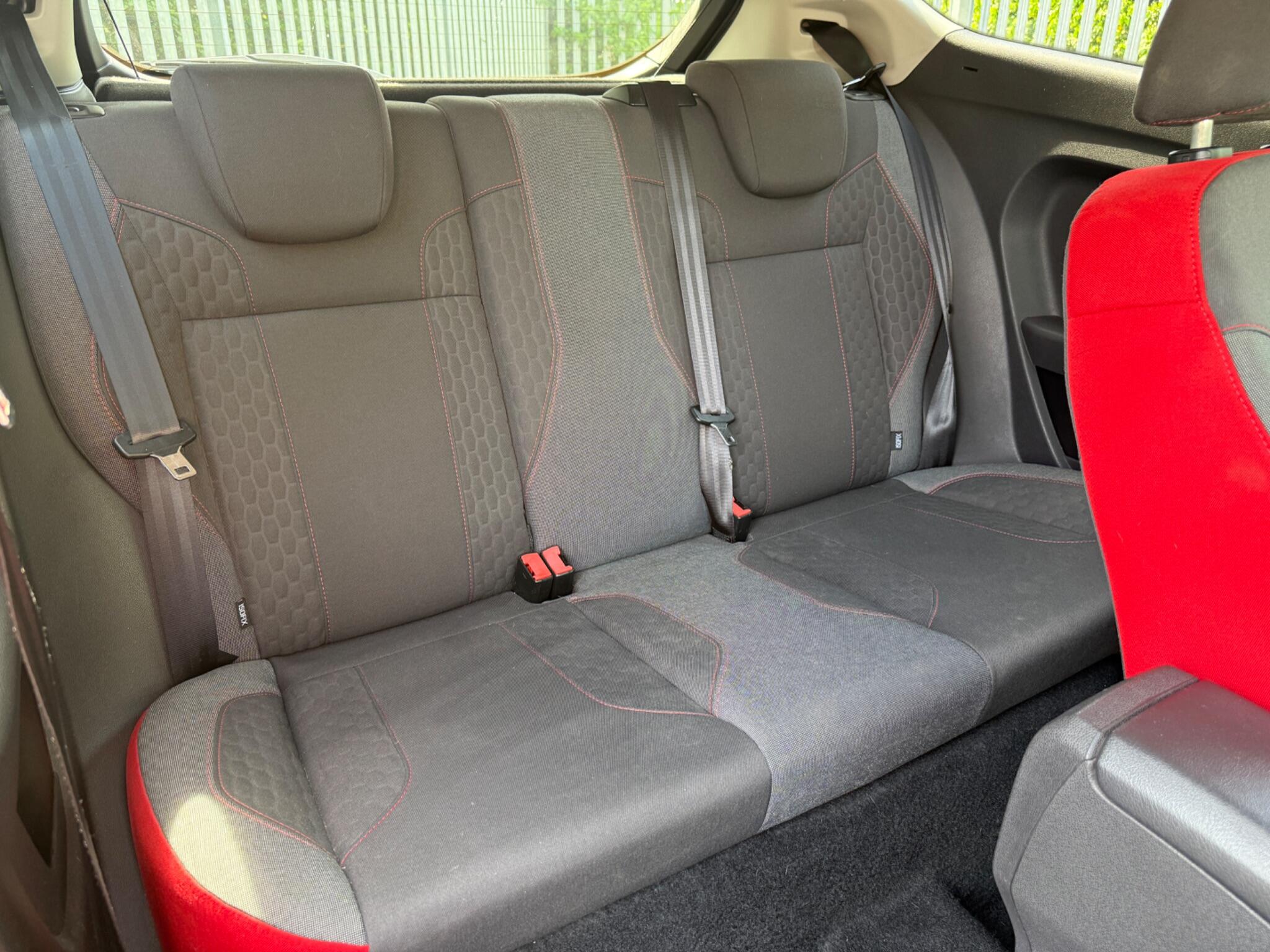 2016 Ford Fiesta image 22