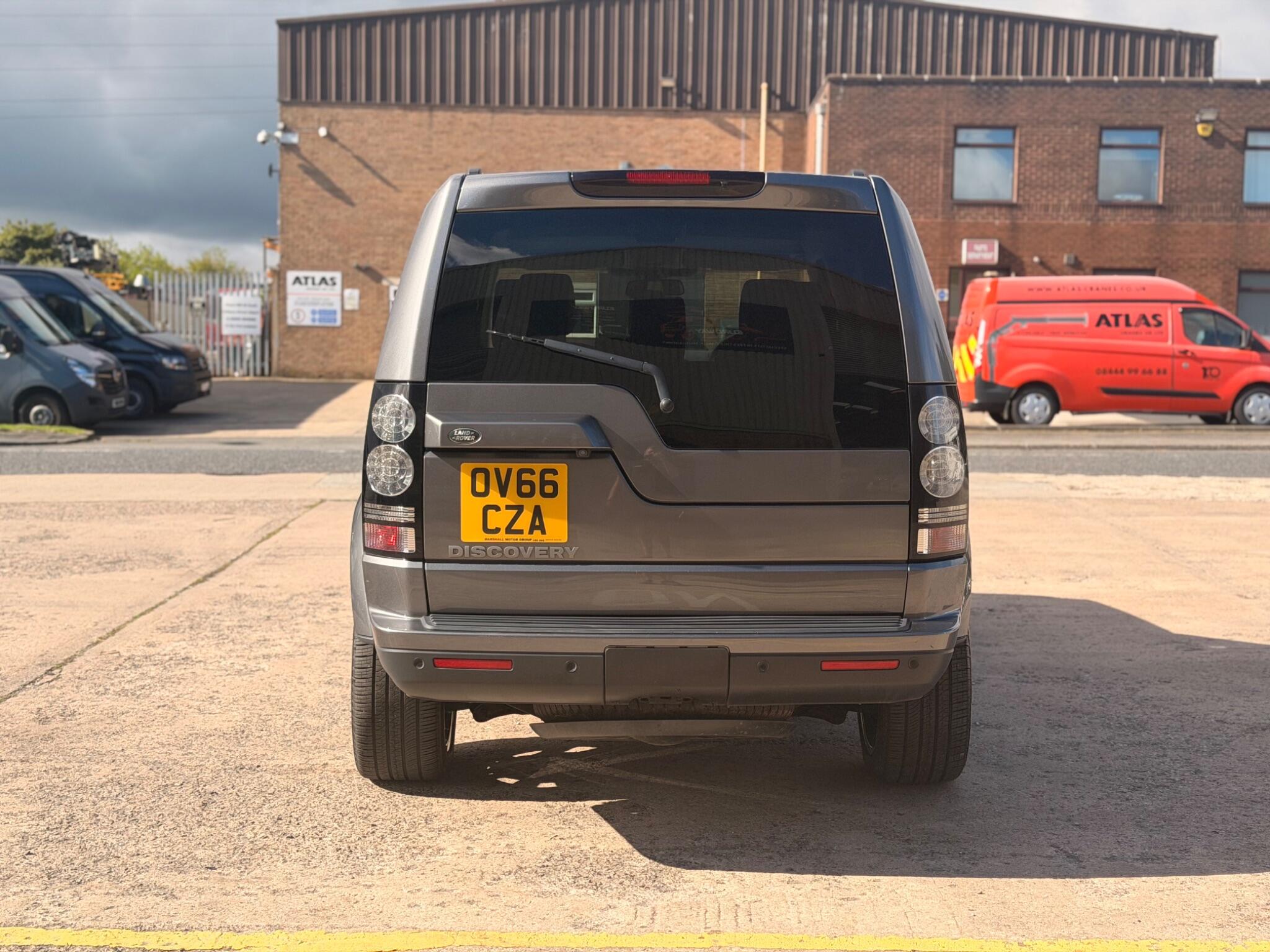 Land Rover Discovery view 17