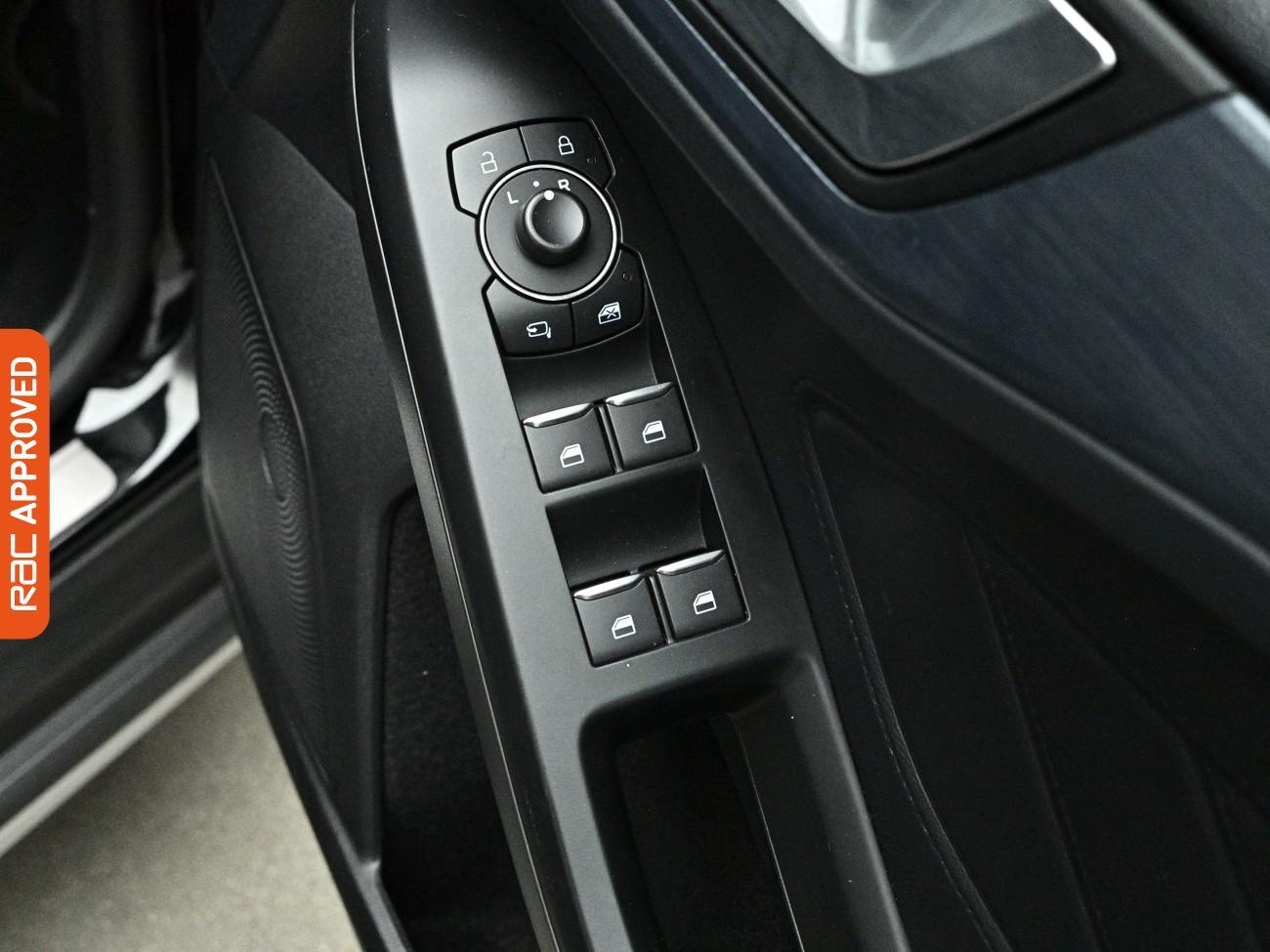 Ford Focus view 25