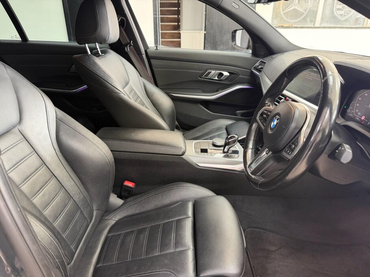 BMW 3 Series view 16