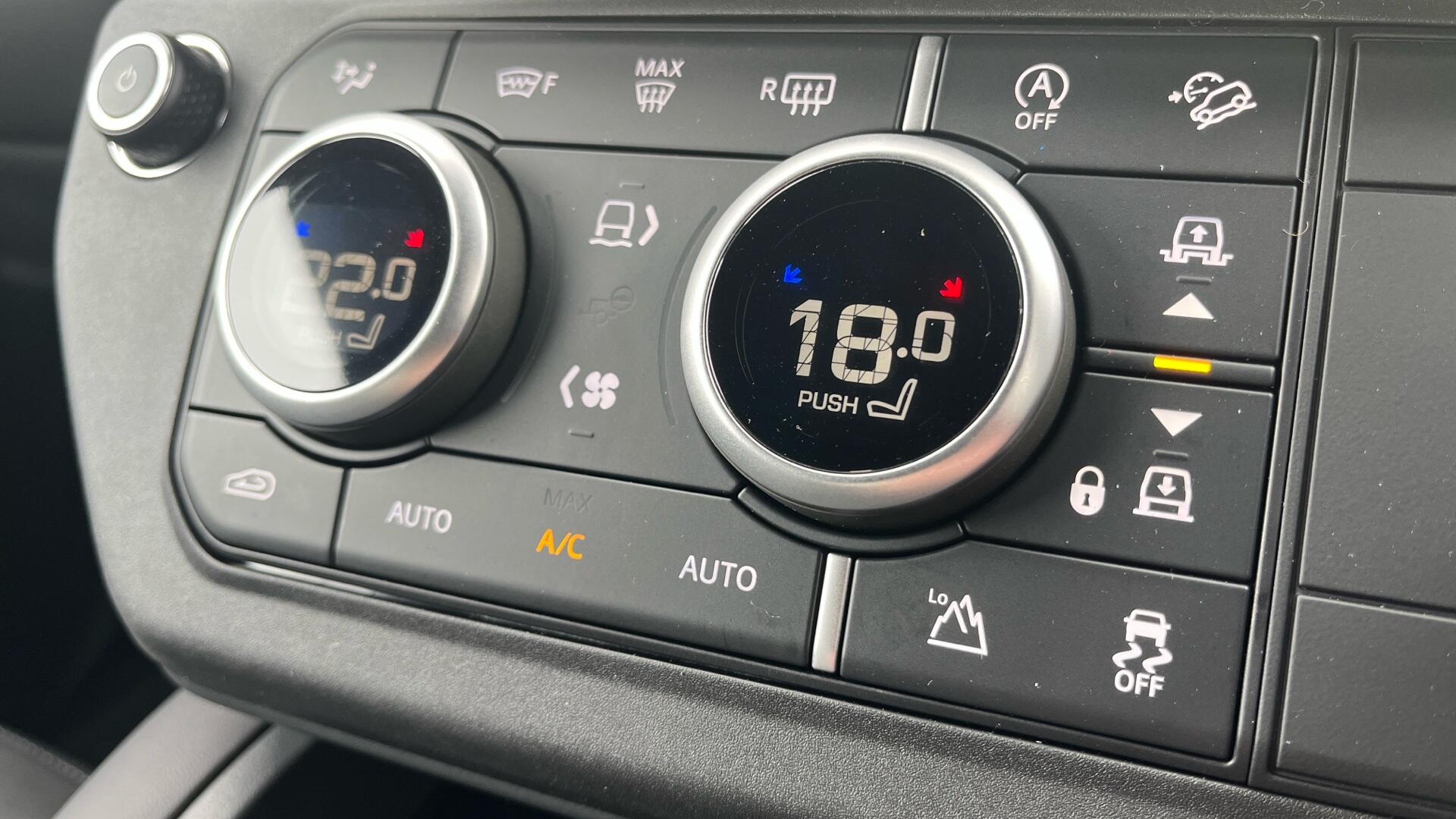 Land Rover Defender view 48