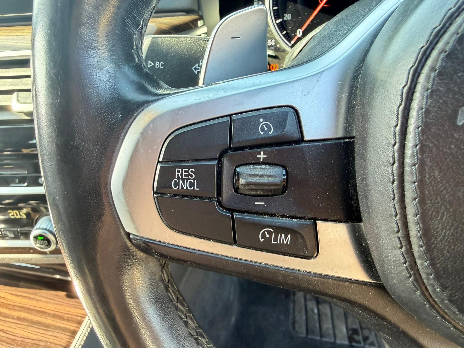 BMW 5 Series view 27