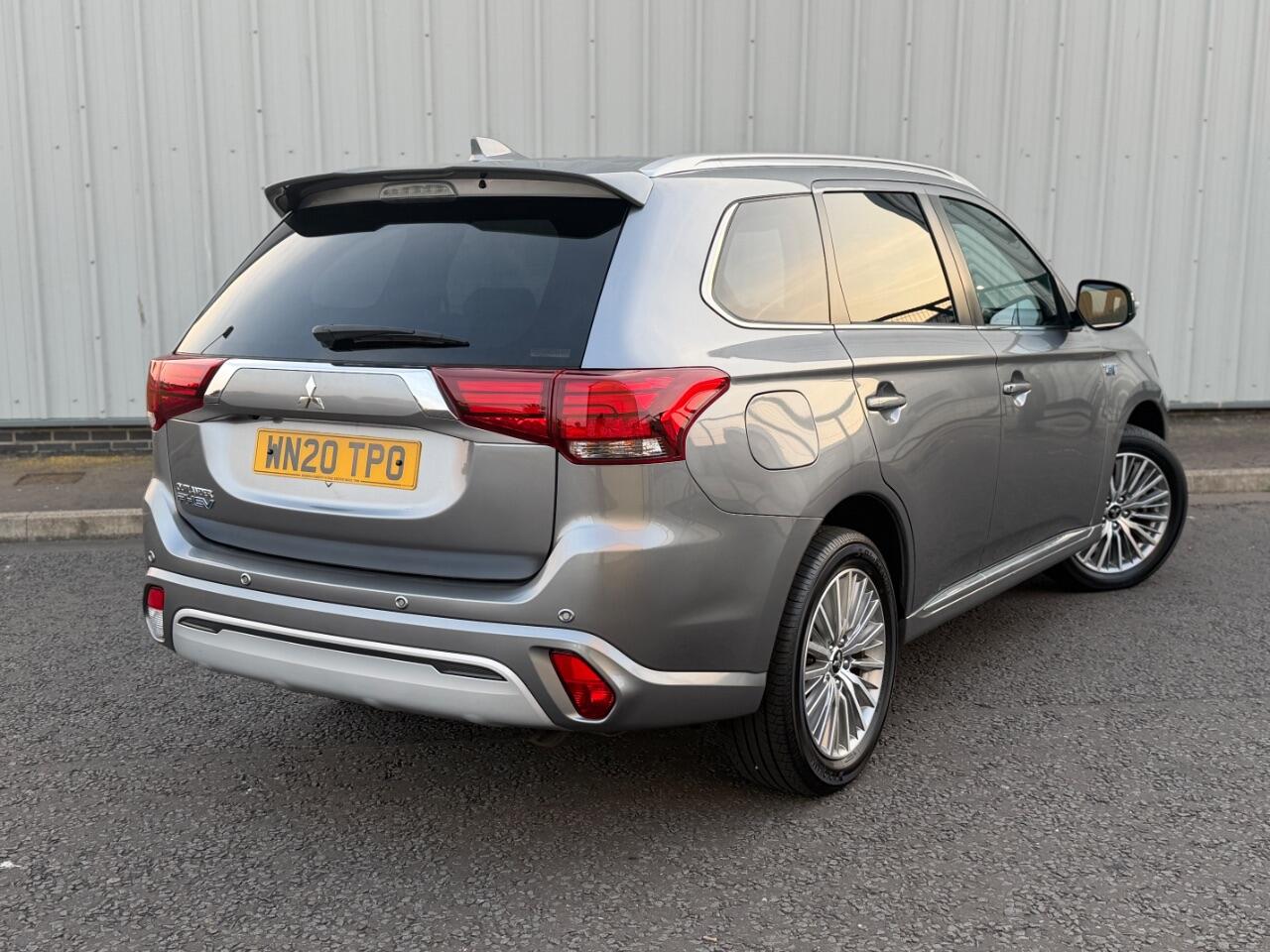 Mitsubishi Outlander view 8