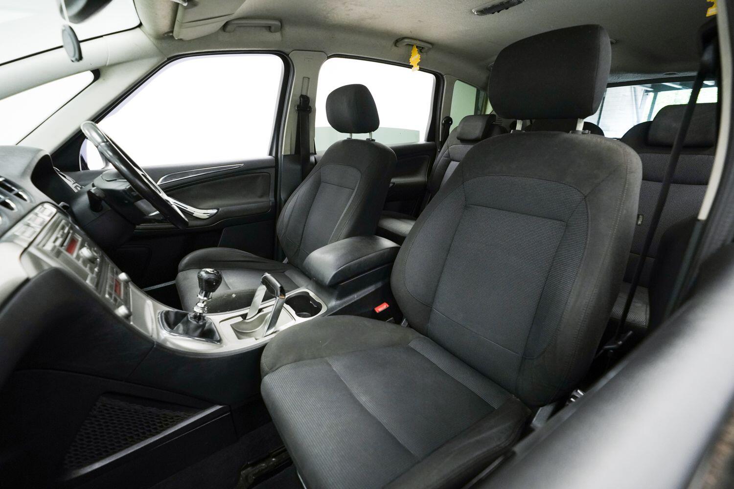 Ford S-Max view 24