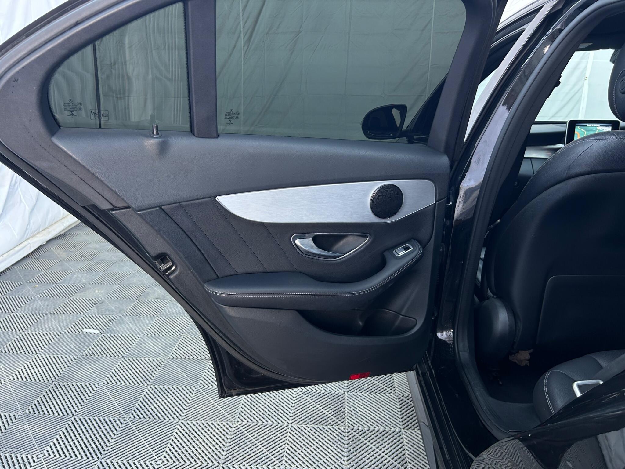 Mercedes-Benz C-Class view 33