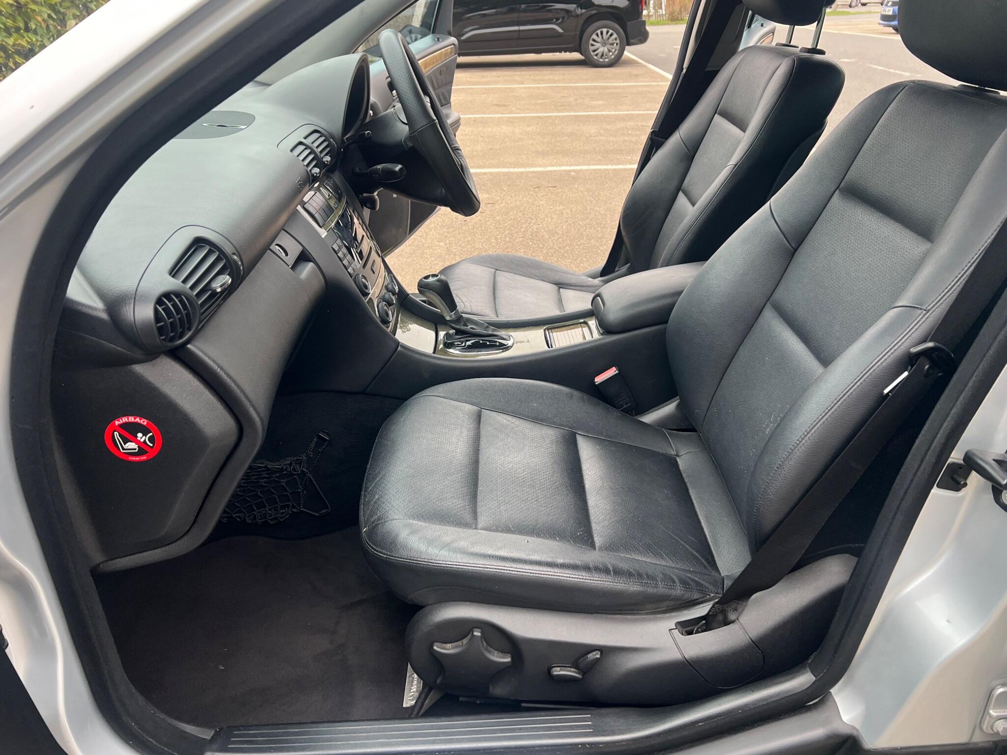 Mercedes-Benz C-Class view 31