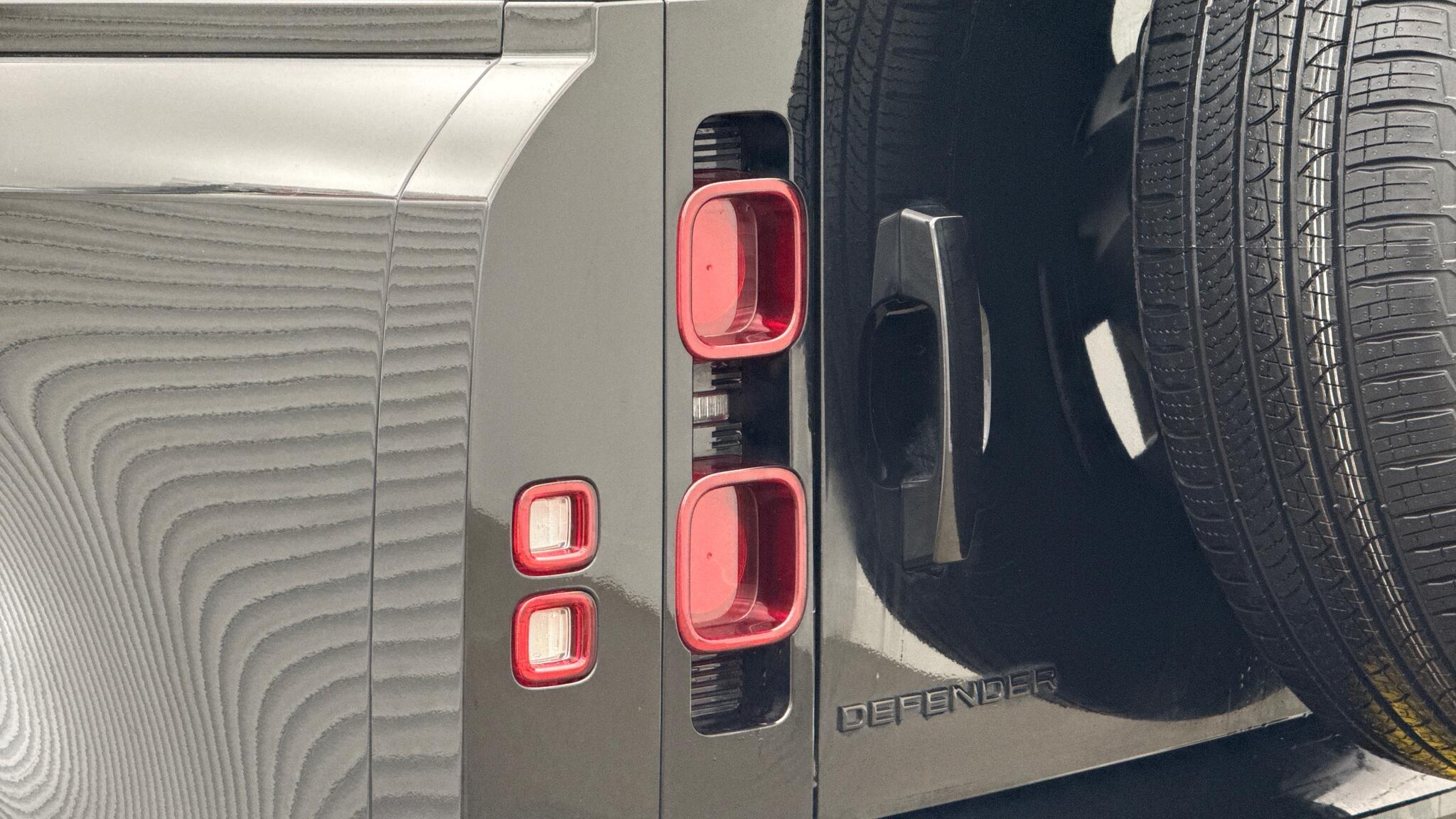 Land Rover Defender view 19