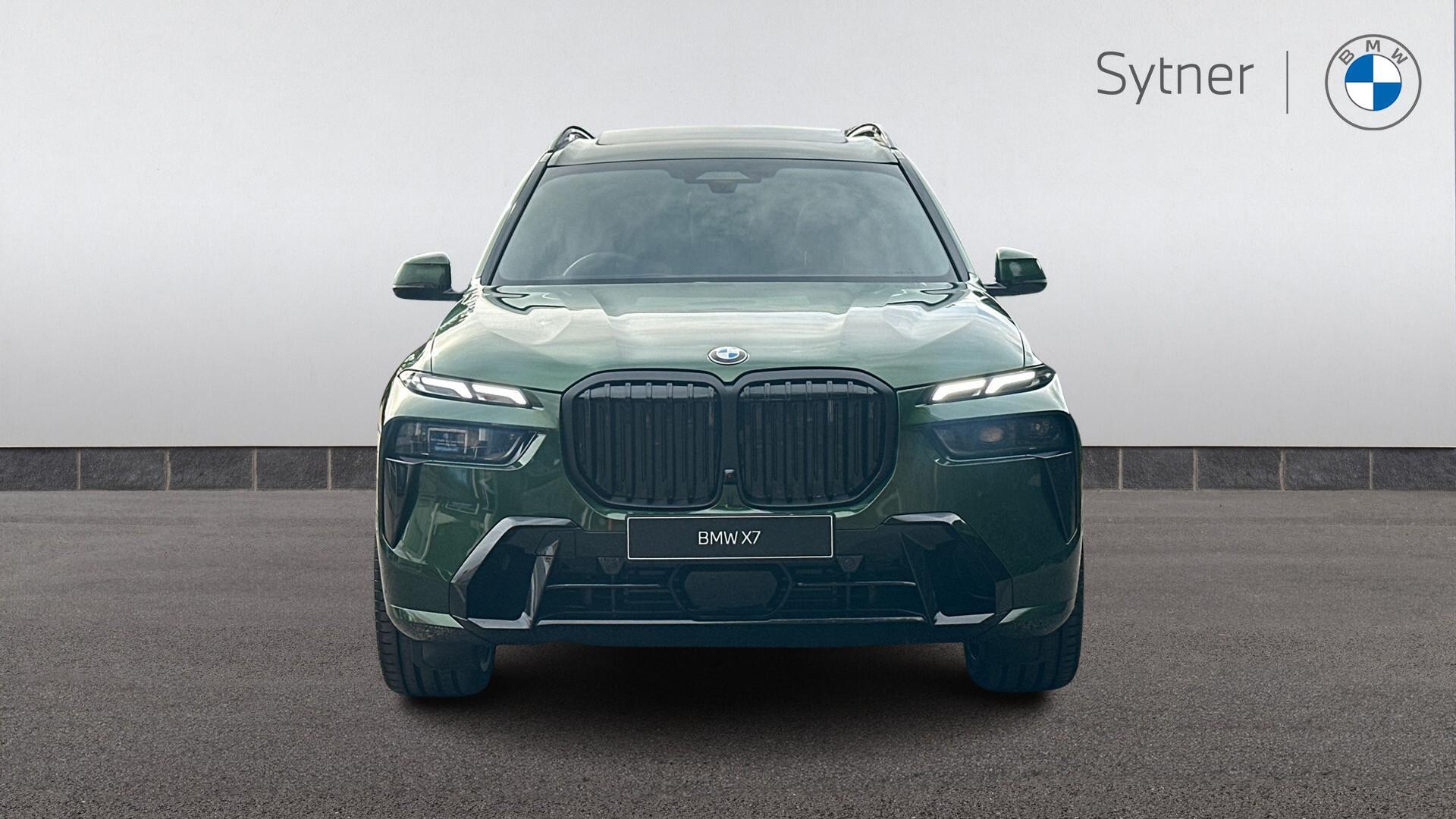 BMW X7 view 16