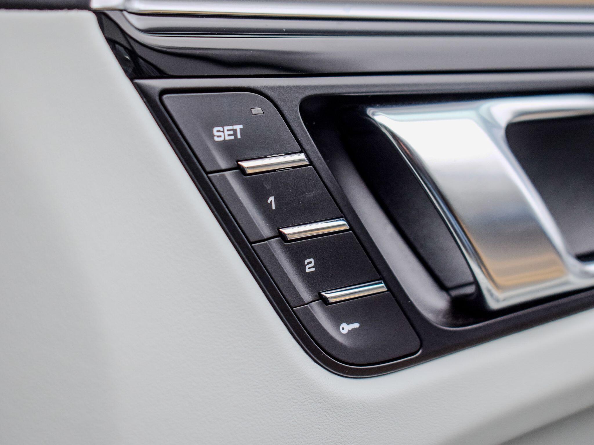 Porsche Macan view 17