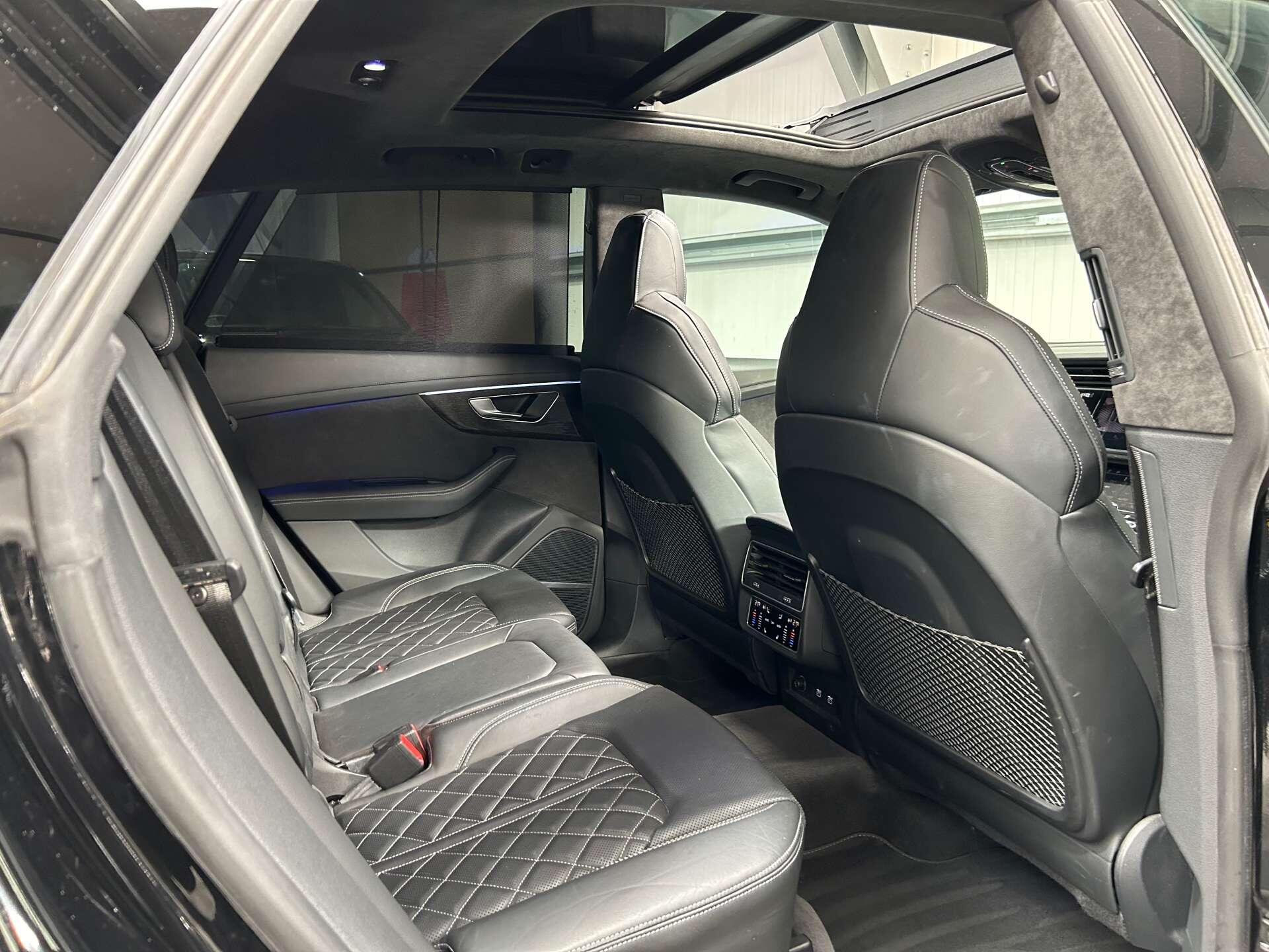 Audi Q8 view 23