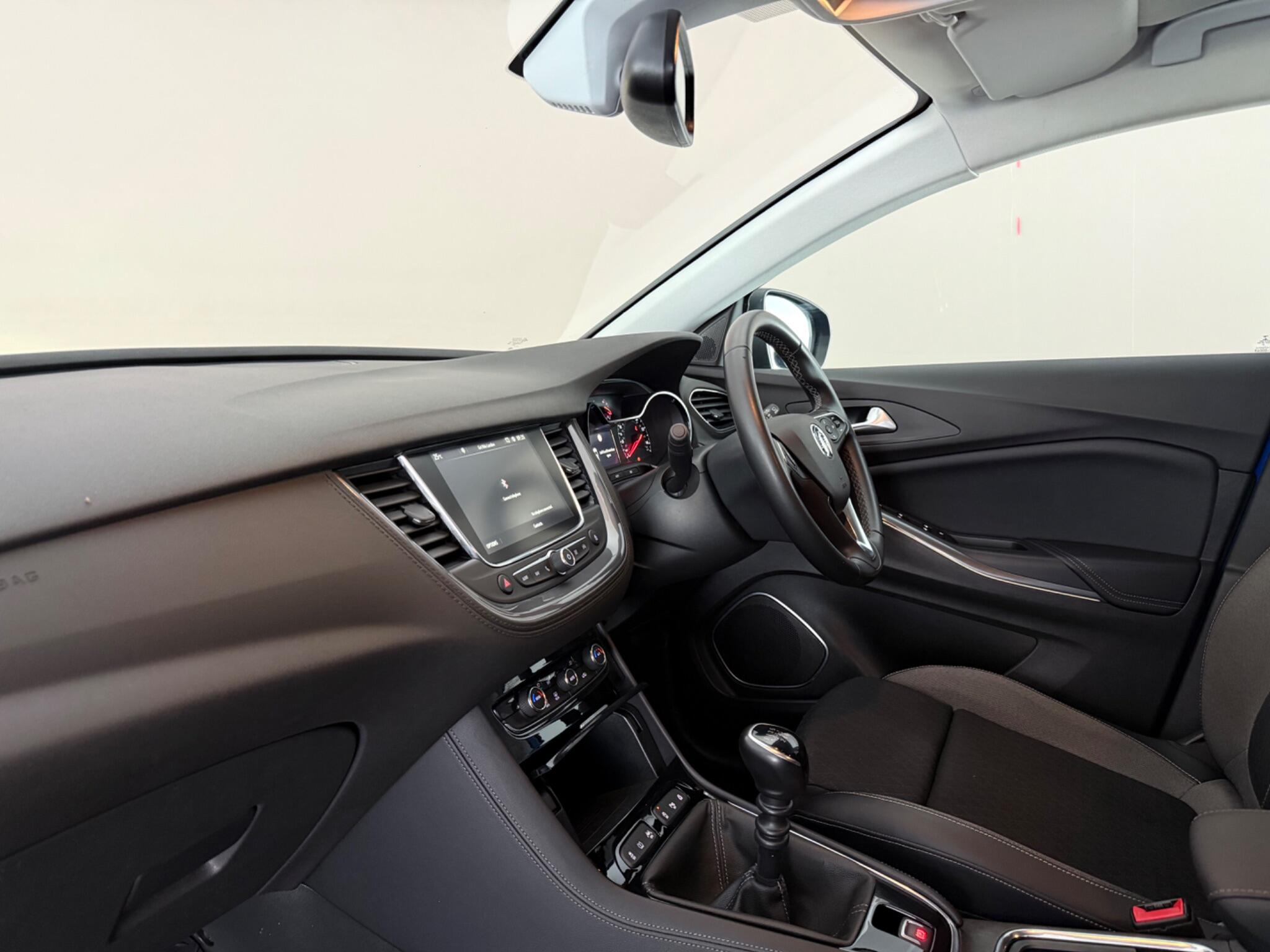 Vauxhall Grandland X view 4