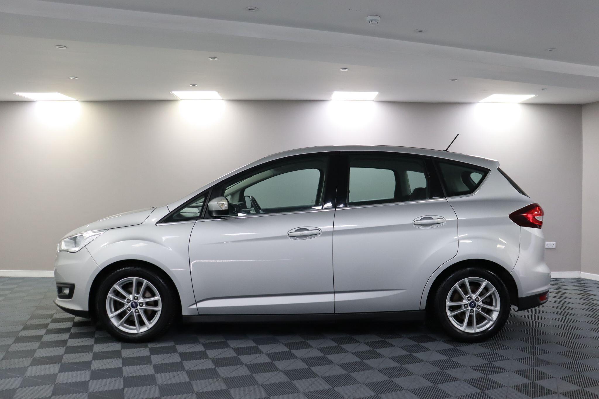 Ford C-Max view 25
