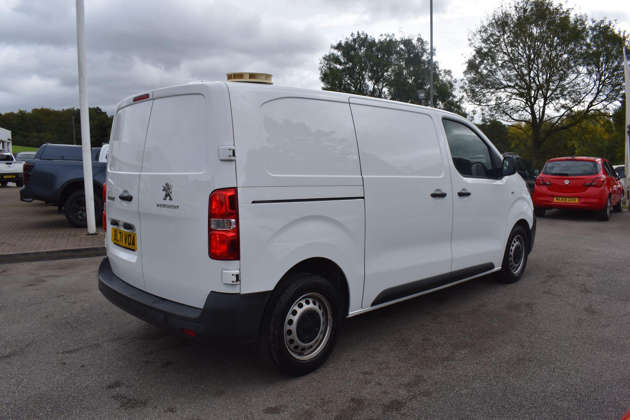 Expert - 2.0 BlueHDi 1400 Professional Premium Standard Panel Van MWB Euro 6 (s/s) 6dr - Image 21