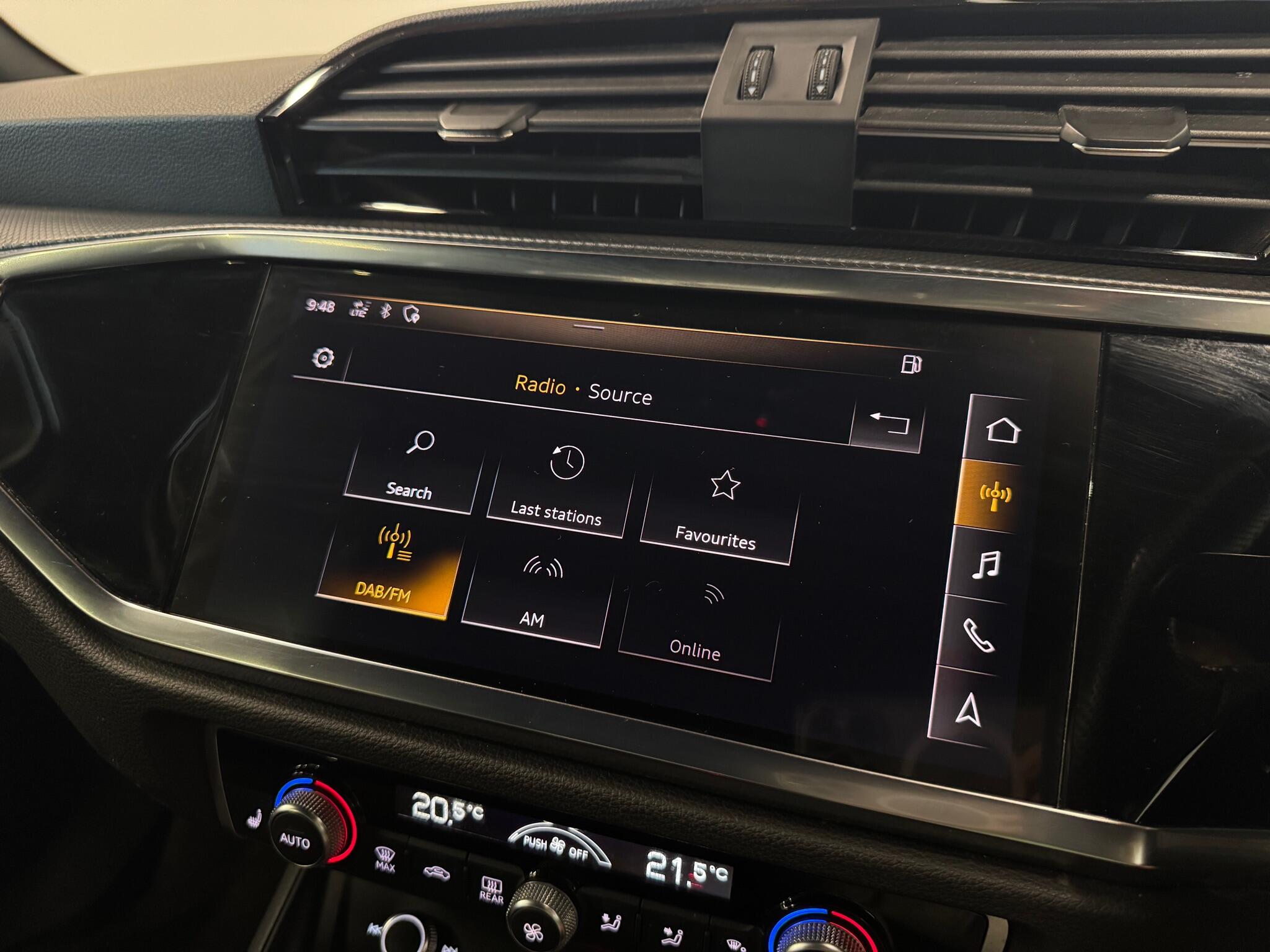 Audi Q3 view 20