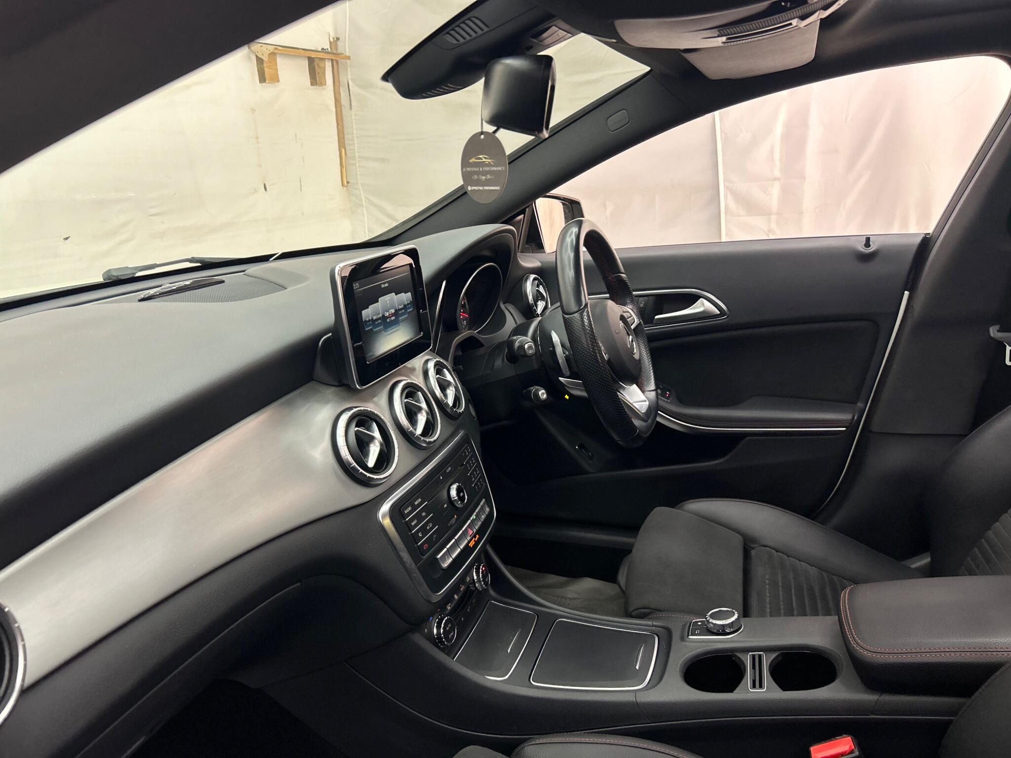 Mercedes-Benz Cla view 14