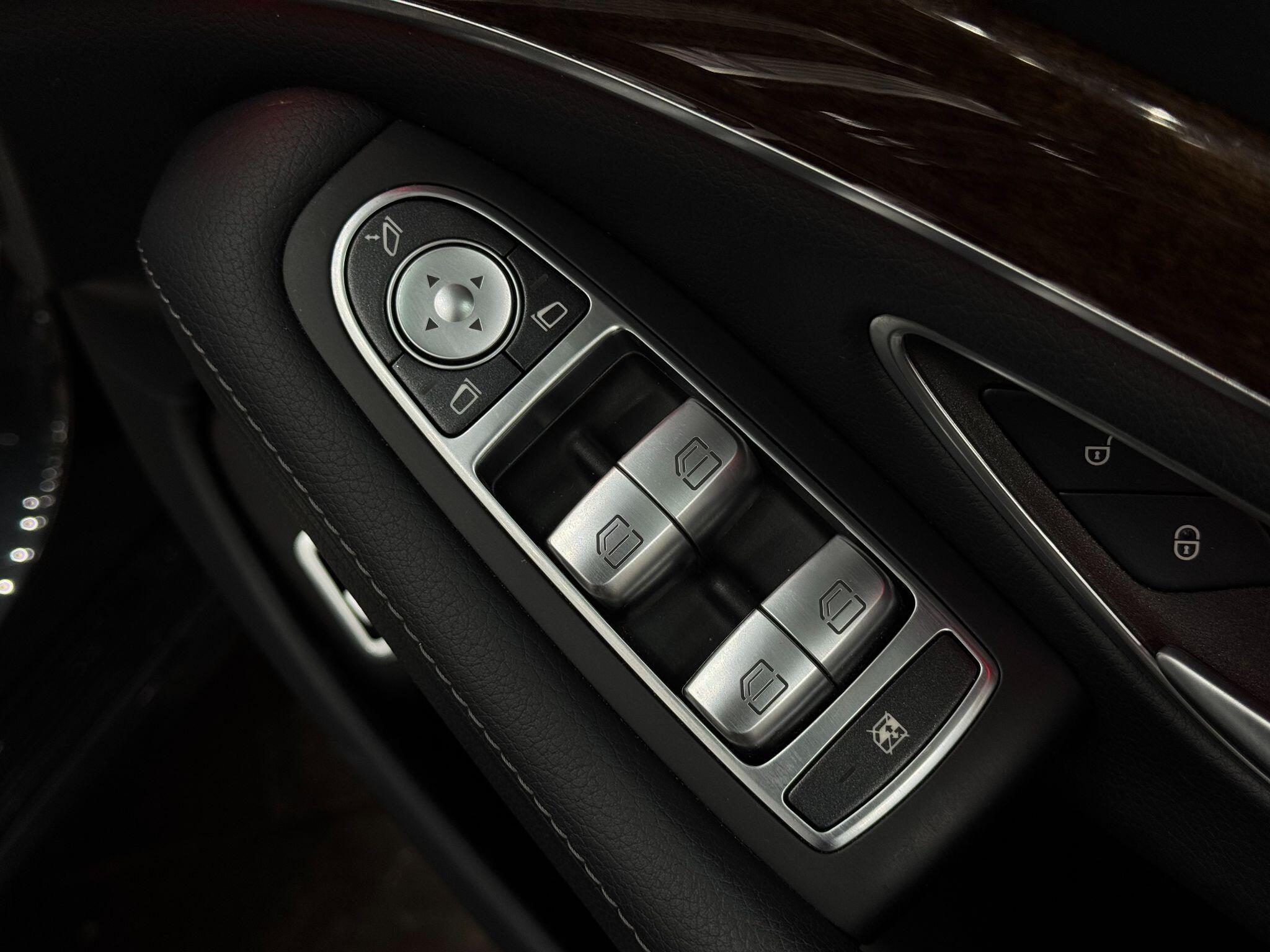 Mercedes-Benz S-Class view 28
