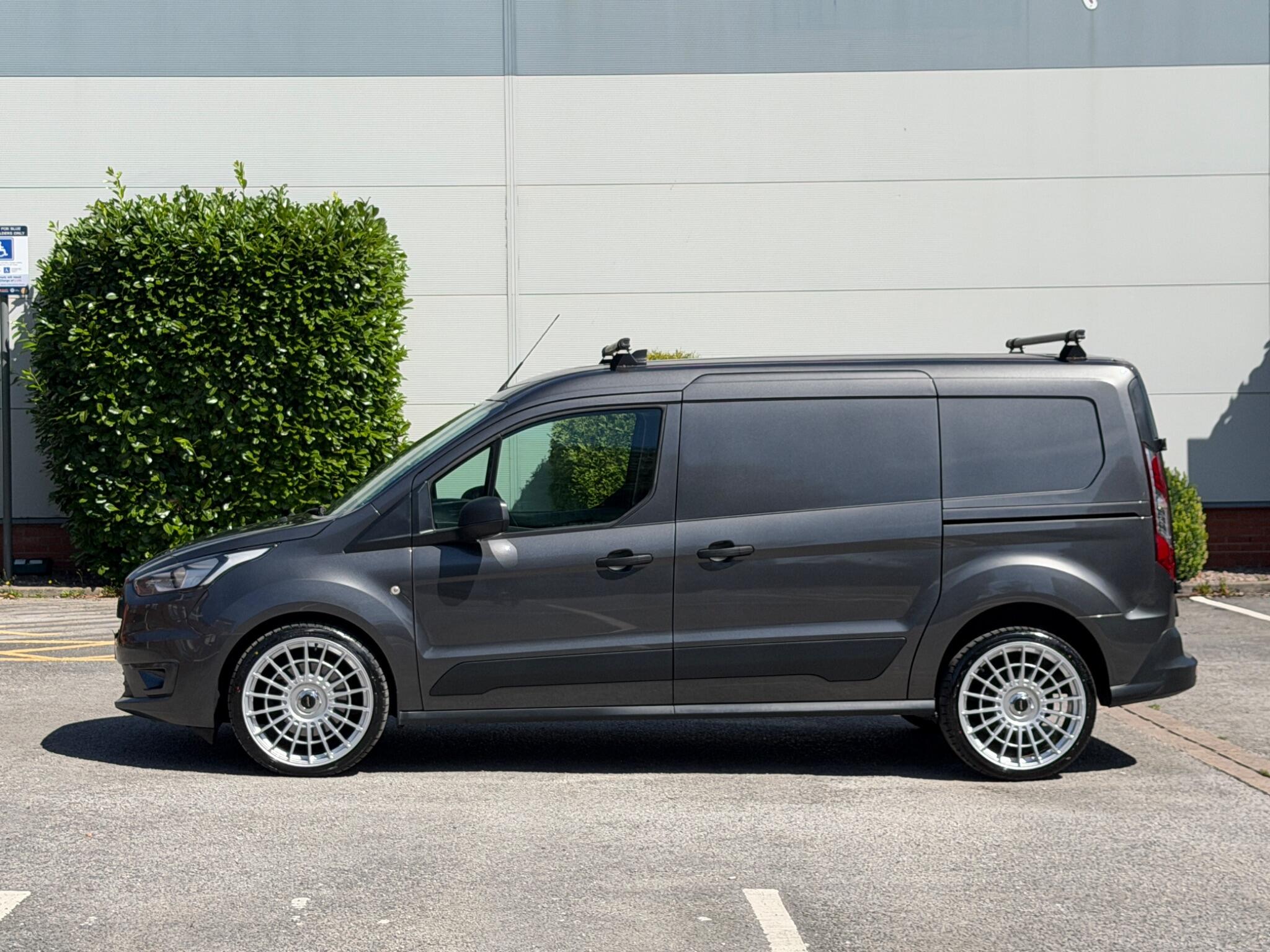 Ford Transit Connect view 33
