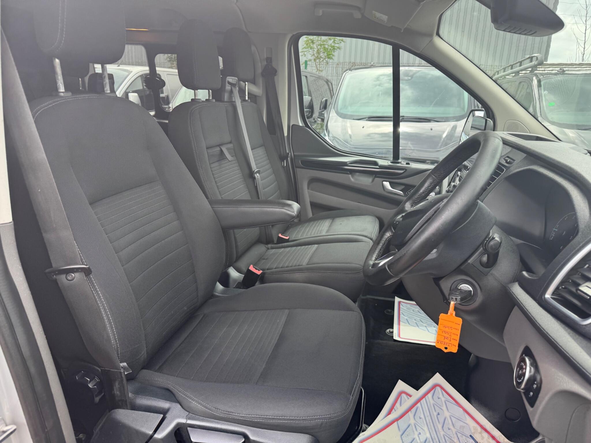 Ford Transit Custom view 17